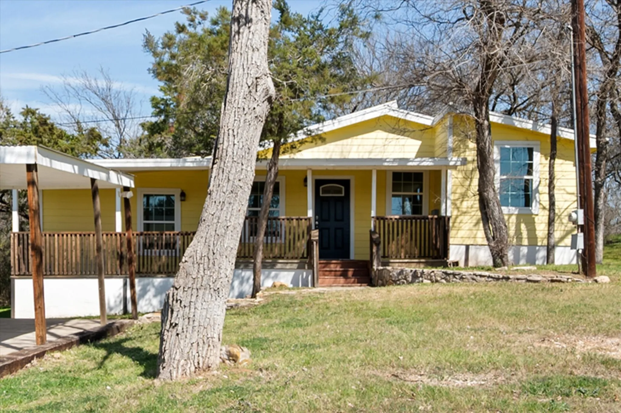 Single Family Residence For Sale in Parker County , 508 Lois Circle, Granbury, Texas 76049, 3 Bedrooms, 3 Bathrooms, Garage spaces, 1,292 Sqft, built in 1988, Preowned, Price $169,400, mls#21193376, Real Estate Agent in Granbury, Homes For Sale in Parker county, Homes For Sale in Granbury, Realtor in Granbury Texas, Real Estate Brokerage Independent Realty Texas, Luminita Cordes Realtor