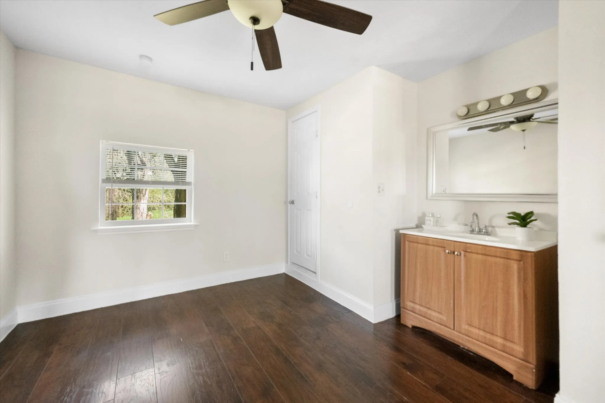 Single Family Residence For Sale in Parker County , 508 Lois Circle, Granbury, Texas 76049, 3 Bedrooms, 3 Bathrooms, Garage spaces, 1,292 Sqft, built in 1988, Preowned, Price $169,400, mls#21193376, Real Estate Agent in Granbury, Homes For Sale in Parker county, Homes For Sale in Granbury, Realtor in Granbury Texas, Real Estate Brokerage Independent Realty Texas, Luminita Cordes Realtor