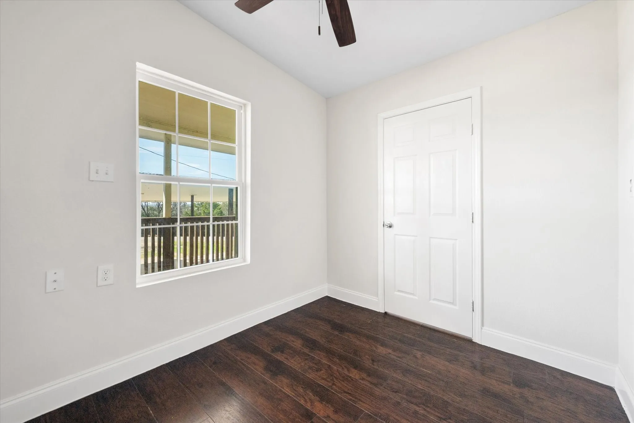 Single Family Residence For Sale in Parker County , 508 Lois Circle, Granbury, Texas 76049, 3 Bedrooms, 3 Bathrooms, Garage spaces, 1,292 Sqft, built in 1988, Preowned, Price $169,400, mls#21193376, Real Estate Agent in Granbury, Homes For Sale in Parker county, Homes For Sale in Granbury, Realtor in Granbury Texas, Real Estate Brokerage Independent Realty Texas, Luminita Cordes Realtor