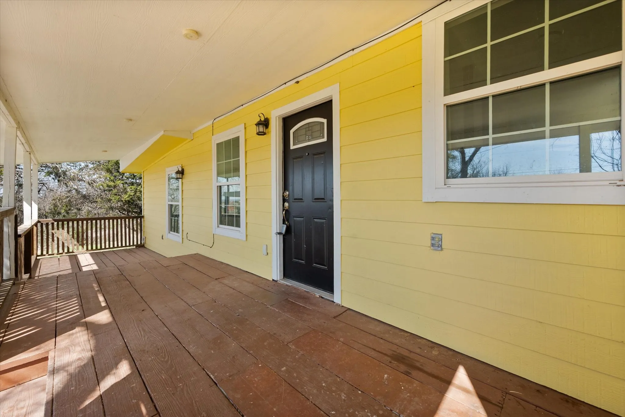 Single Family Residence For Sale in Parker County , 508 Lois Circle, Granbury, Texas 76049, 3 Bedrooms, 3 Bathrooms, Garage spaces, 1,292 Sqft, built in 1988, Preowned, Price $169,400, mls#21193376, Real Estate Agent in Granbury, Homes For Sale in Parker county, Homes For Sale in Granbury, Realtor in Granbury Texas, Real Estate Brokerage Independent Realty Texas, Luminita Cordes Realtor