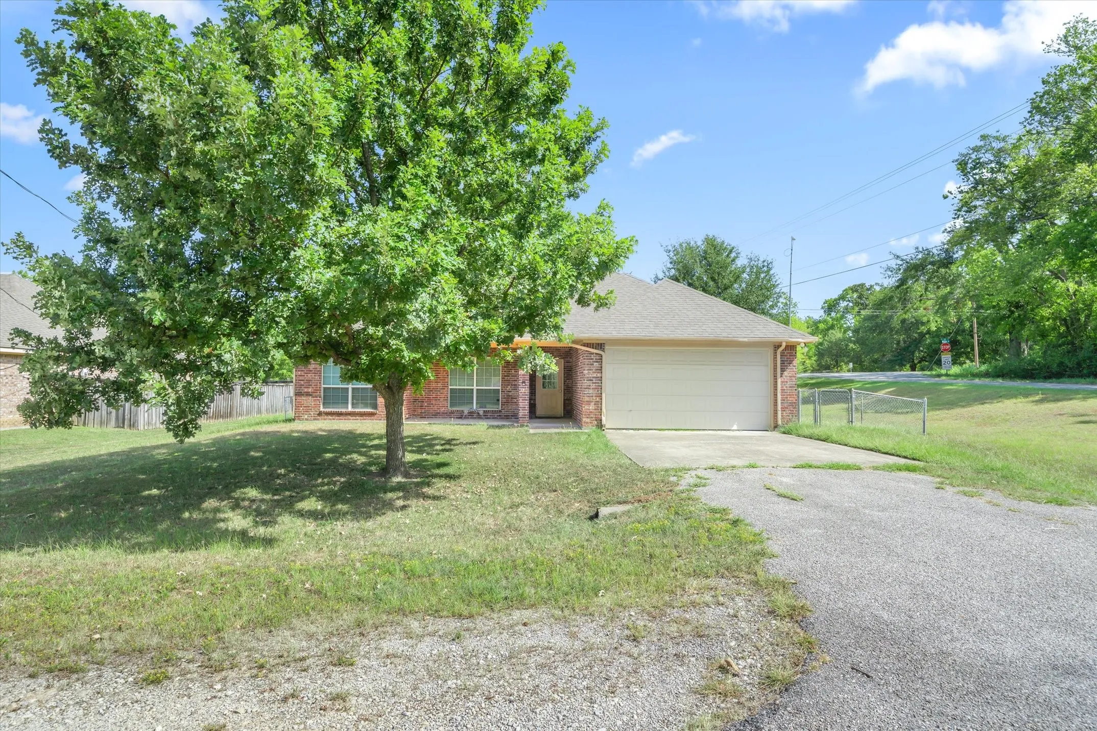 Single Family Residence For Sale in Van Zandt County , 400 Bent Creek Dr, Grand Saline, Texas 75140, 3 Bedroom, 2 Bathroom, 2 Garage spaces, 1,337 Sqft, built in 2005, Preowned, mls#21200493, Real Estate Agent in Grand Saline, Homes For Sale in Van Zandt county, Homes For Sale in Grand Saline, Realtor in Grand Saline Texas, Real Estate Brokerage Independent Realty Texas, Luminita Cordes Realtor