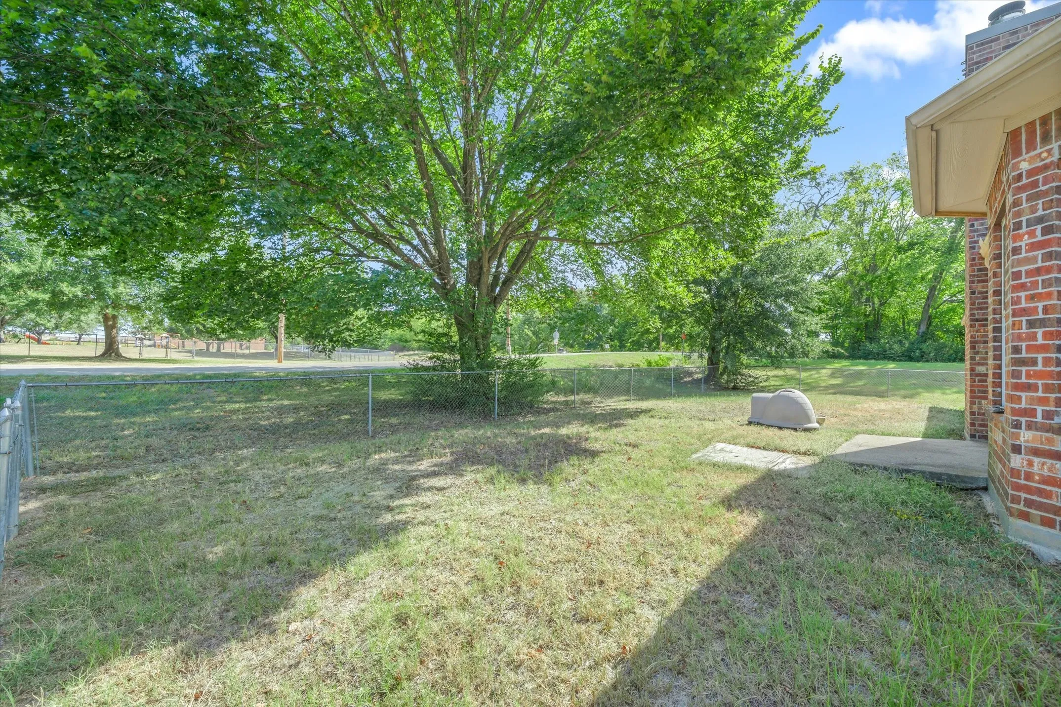 Single Family Residence For Sale in Van Zandt County , 400 Bent Creek Dr, Grand Saline, Texas 75140, 3 Bedroom, 2 Bathroom, 2 Garage spaces, 1,337 Sqft, built in 2005, Preowned, mls#21200493, Real Estate Agent in Grand Saline, Homes For Sale in Van Zandt county, Homes For Sale in Grand Saline, Realtor in Grand Saline Texas, Real Estate Brokerage Independent Realty Texas, Luminita Cordes Realtor