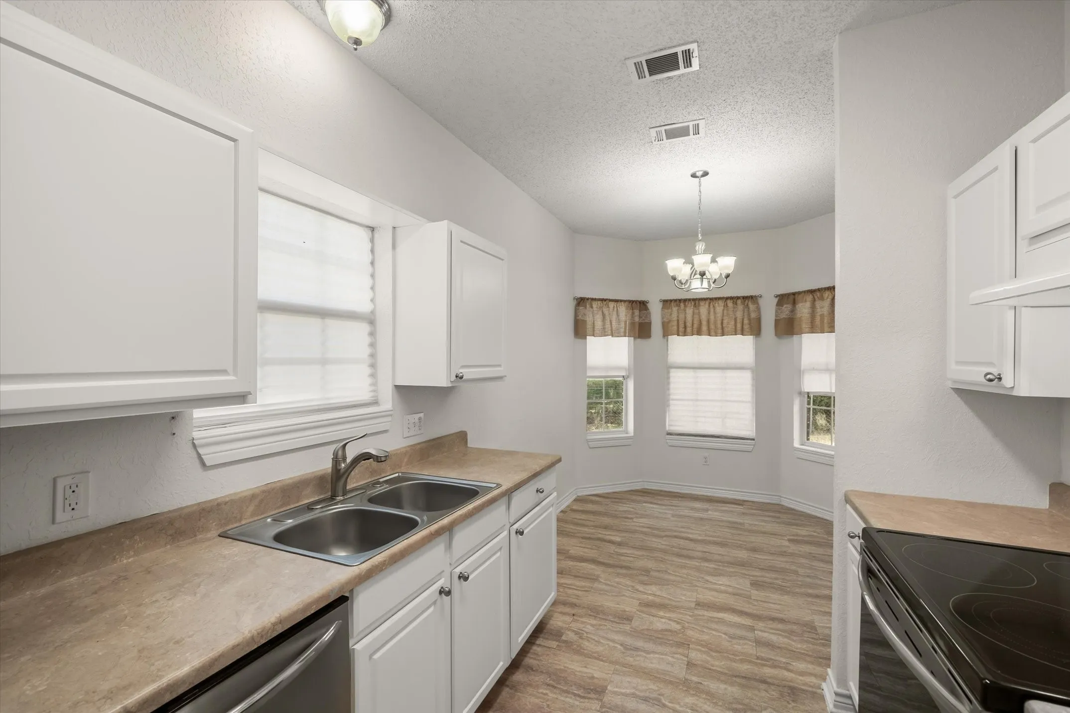 Single Family Residence For Sale in Van Zandt County , 400 Bent Creek Dr, Grand Saline, Texas 75140, 3 Bedroom, 2 Bathroom, 2 Garage spaces, 1,337 Sqft, built in 2005, Preowned, mls#21200493, Real Estate Agent in Grand Saline, Homes For Sale in Van Zandt county, Homes For Sale in Grand Saline, Realtor in Grand Saline Texas, Real Estate Brokerage Independent Realty Texas, Luminita Cordes Realtor