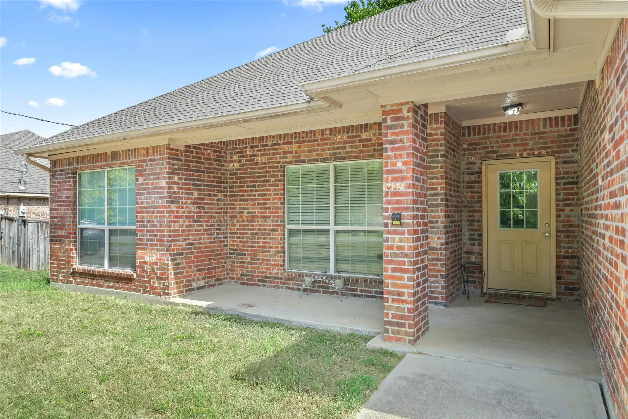 Single Family Residence For Sale in Van Zandt County , 400 Bent Creek Dr, Grand Saline, Texas 75140, 3 Bedroom, 2 Bathroom, 2 Garage spaces, 1,337 Sqft, built in 2005, Preowned, mls#21200493, Real Estate Agent in Grand Saline, Homes For Sale in Van Zandt county, Homes For Sale in Grand Saline, Realtor in Grand Saline Texas, Real Estate Brokerage Independent Realty Texas, Luminita Cordes Realtor
