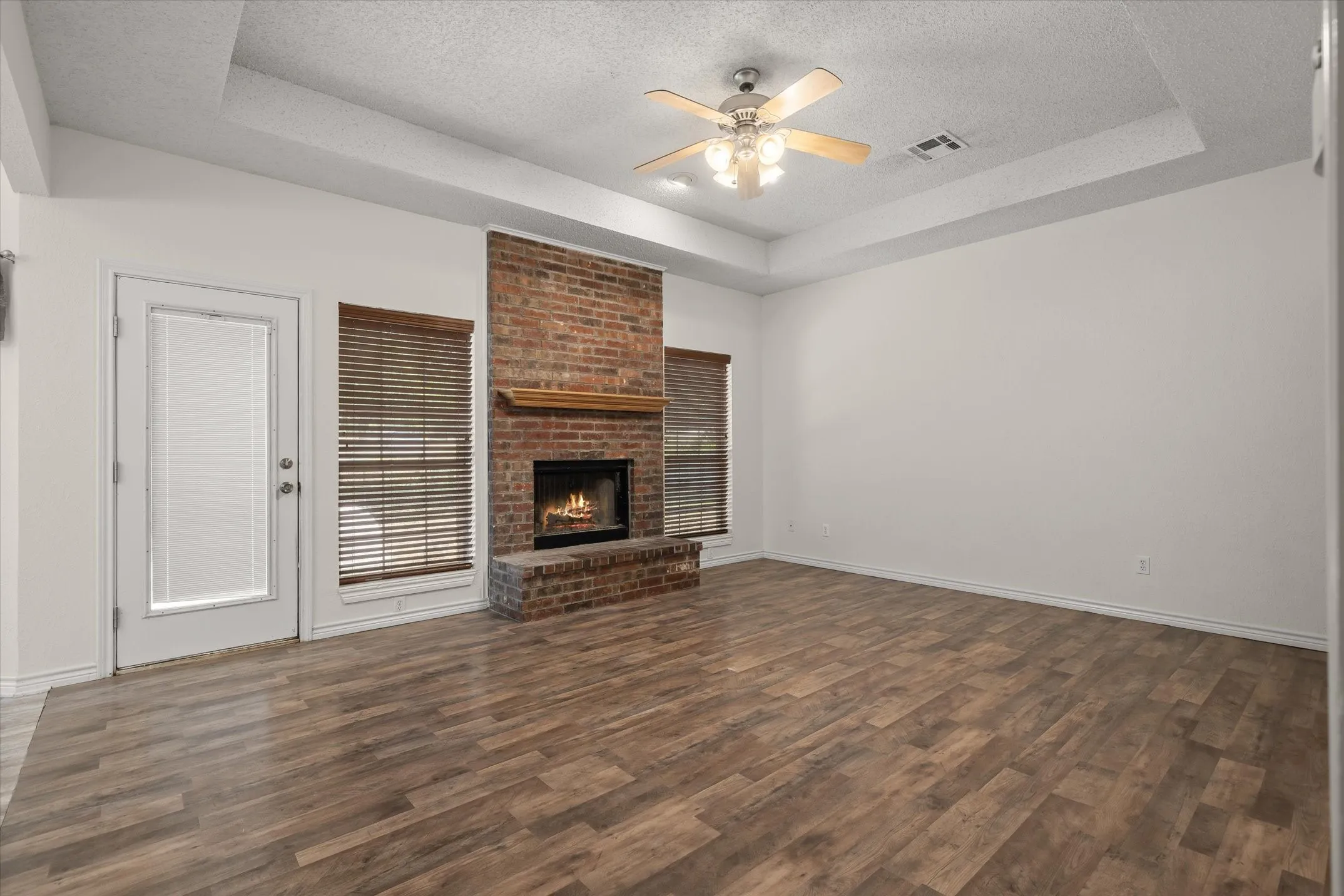 Single Family Residence For Sale in Van Zandt County , 400 Bent Creek Dr, Grand Saline, Texas 75140, 3 Bedroom, 2 Bathroom, 2 Garage spaces, 1,337 Sqft, built in 2005, Preowned, mls#21200493, Real Estate Agent in Grand Saline, Homes For Sale in Van Zandt county, Homes For Sale in Grand Saline, Realtor in Grand Saline Texas, Real Estate Brokerage Independent Realty Texas, Luminita Cordes Realtor