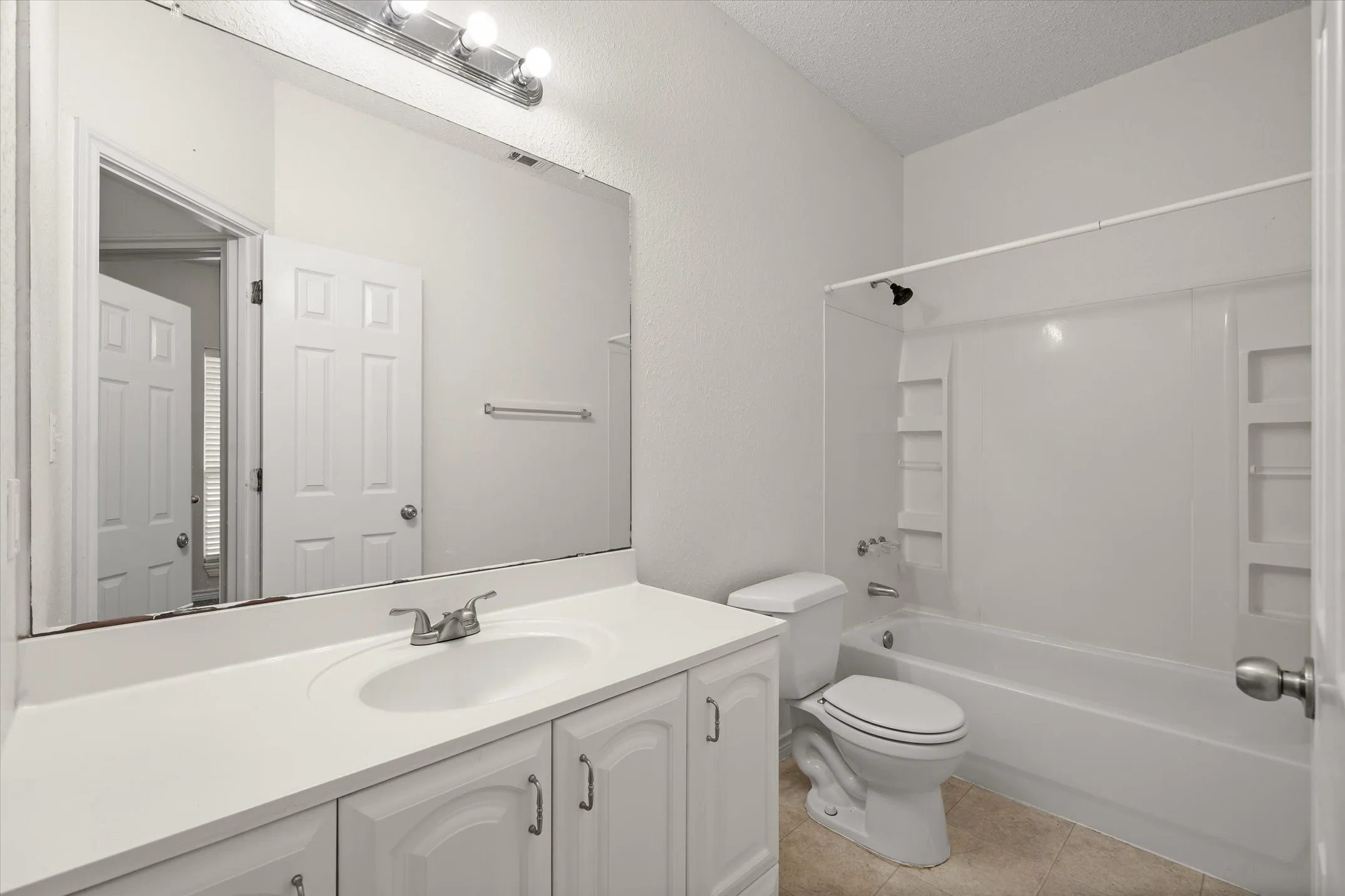Single Family Residence For Sale in Van Zandt County , 400 Bent Creek Dr, Grand Saline, Texas 75140, 3 Bedroom, 2 Bathroom, 2 Garage spaces, 1,337 Sqft, built in 2005, Preowned, mls#21200493, Real Estate Agent in Grand Saline, Homes For Sale in Van Zandt county, Homes For Sale in Grand Saline, Realtor in Grand Saline Texas, Real Estate Brokerage Independent Realty Texas, Luminita Cordes Realtor