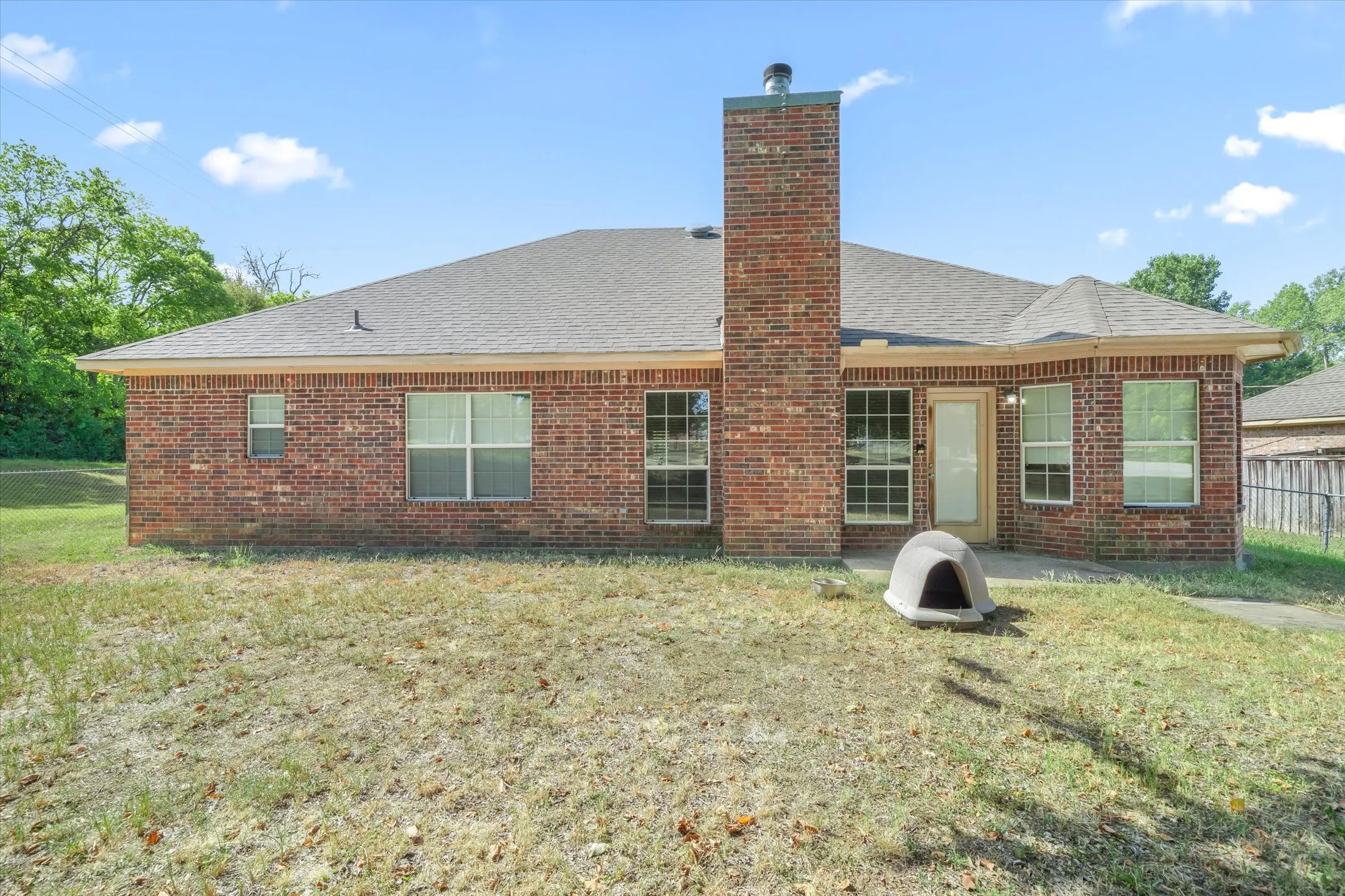Single Family Residence For Sale in Van Zandt County , 400 Bent Creek Dr, Grand Saline, Texas 75140, 3 Bedroom, 2 Bathroom, 2 Garage spaces, 1,337 Sqft, built in 2005, Preowned, mls#21200493, Real Estate Agent in Grand Saline, Homes For Sale in Van Zandt county, Homes For Sale in Grand Saline, Realtor in Grand Saline Texas, Real Estate Brokerage Independent Realty Texas, Luminita Cordes Realtor