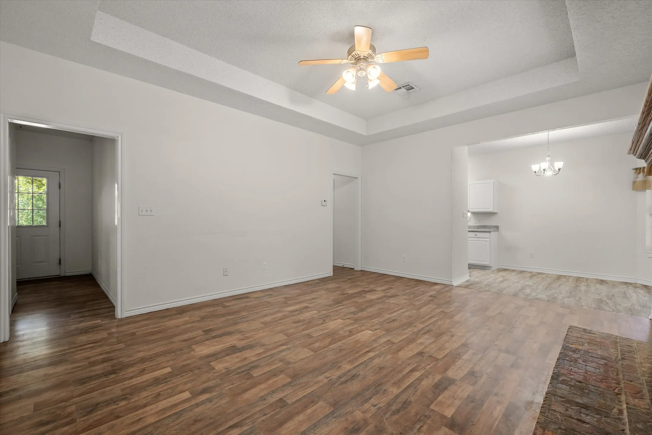 Single Family Residence For Sale in Van Zandt County , 400 Bent Creek Dr, Grand Saline, Texas 75140, 3 Bedroom, 2 Bathroom, 2 Garage spaces, 1,337 Sqft, built in 2005, Preowned, mls#21200493, Real Estate Agent in Grand Saline, Homes For Sale in Van Zandt county, Homes For Sale in Grand Saline, Realtor in Grand Saline Texas, Real Estate Brokerage Independent Realty Texas, Luminita Cordes Realtor
