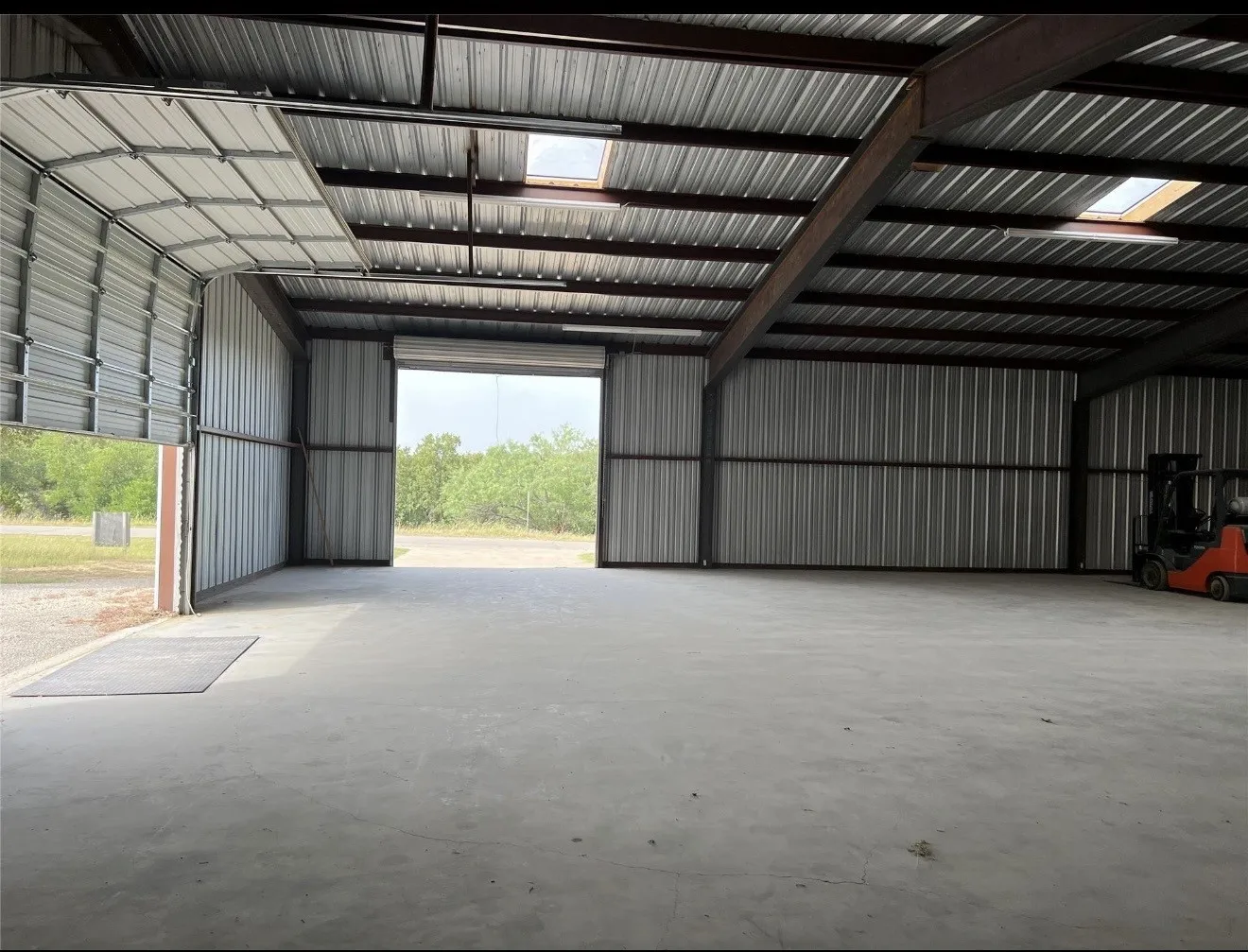 Industrial For Sale in Palo Pinto County , 411 Lee, Mineral Wells, Texas 76066, 0, 0, Garage spaces, 0 Sqft, built in 2010, Preowned, mls#21198332, Real Estate Agent in Mineral Wells, Homes For Sale in Palo Pinto county, Homes For Sale in Mineral Wells, Realtor in Mineral Wells Texas, Real Estate Brokerage Independent Realty Texas, Luminita Cordes Realtor
