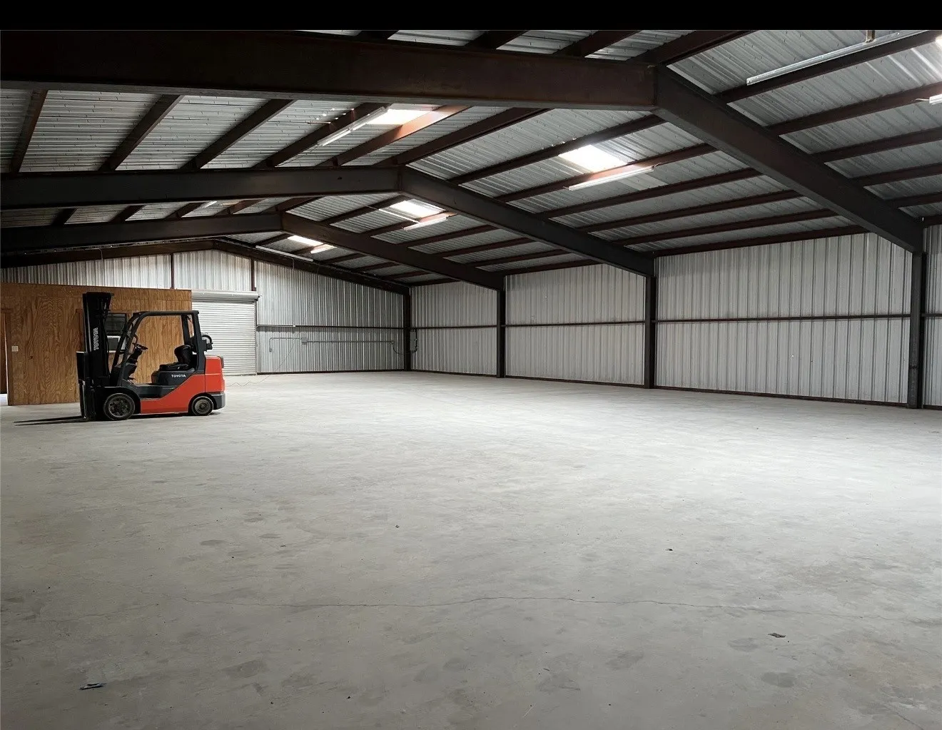 Industrial For Sale in Palo Pinto County , 411 Lee, Mineral Wells, Texas 76066, 0, 0, Garage spaces, 0 Sqft, built in 2010, Preowned, mls#21198332, Real Estate Agent in Mineral Wells, Homes For Sale in Palo Pinto county, Homes For Sale in Mineral Wells, Realtor in Mineral Wells Texas, Real Estate Brokerage Independent Realty Texas, Luminita Cordes Realtor
