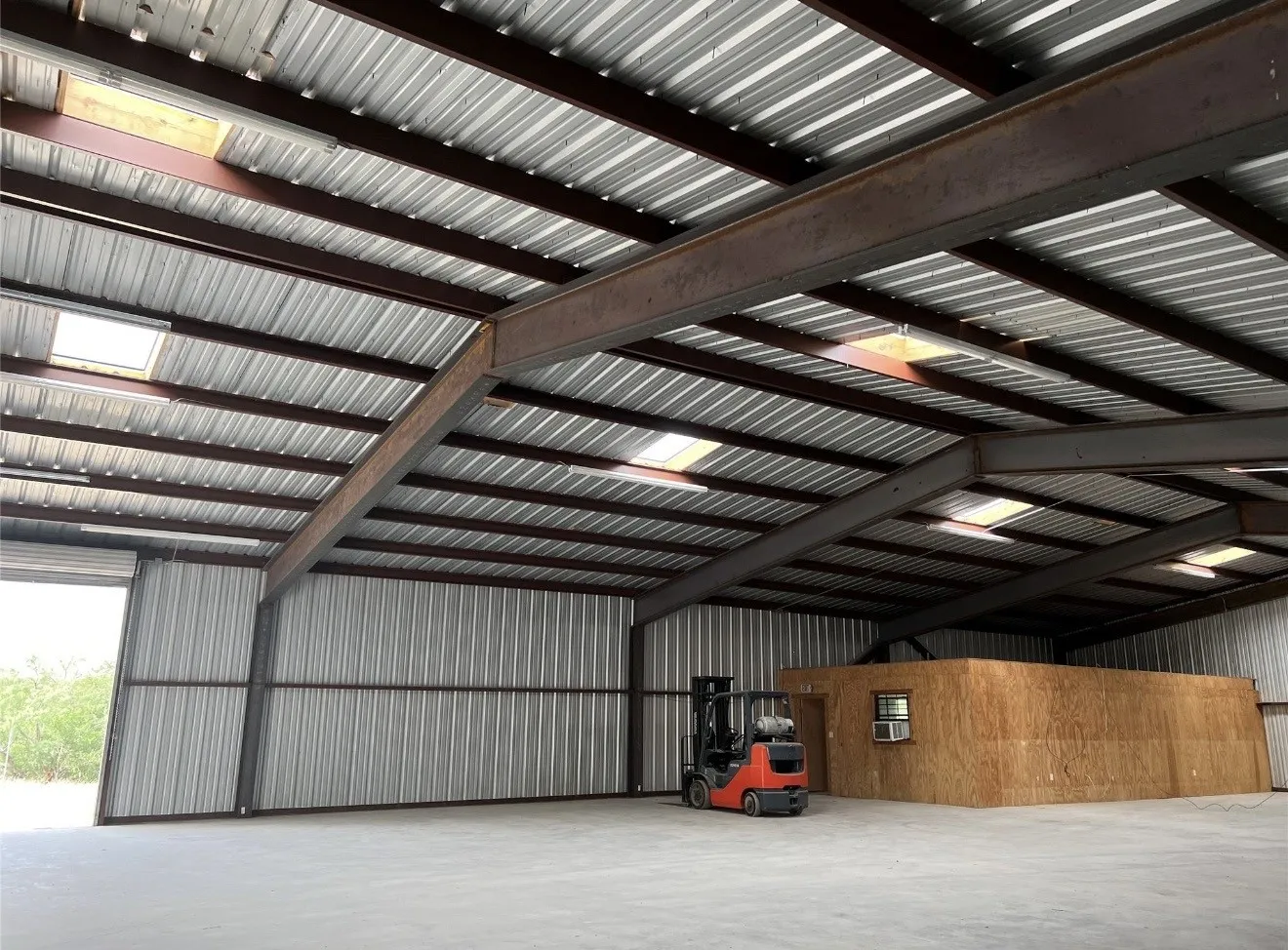 Industrial For Sale in Palo Pinto County , 411 Lee, Mineral Wells, Texas 76066, 0, 0, Garage spaces, 0 Sqft, built in 2010, Preowned, mls#21198332, Real Estate Agent in Mineral Wells, Homes For Sale in Palo Pinto county, Homes For Sale in Mineral Wells, Realtor in Mineral Wells Texas, Real Estate Brokerage Independent Realty Texas, Luminita Cordes Realtor