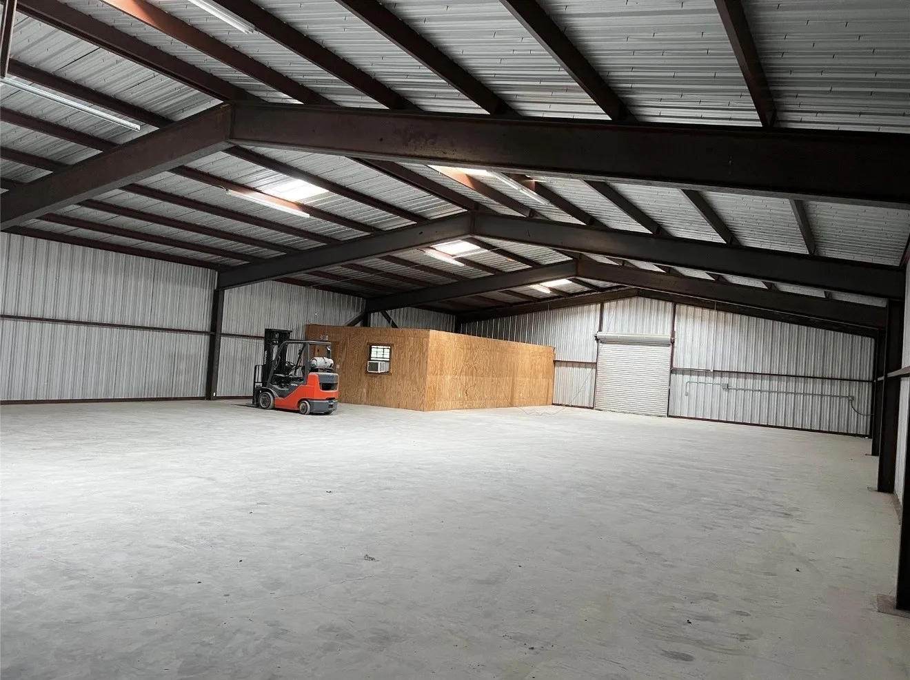 Industrial For Sale in Palo Pinto County , 411 Lee, Mineral Wells, Texas 76066, 0, 0, Garage spaces, 0 Sqft, built in 2010, Preowned, mls#21198332, Real Estate Agent in Mineral Wells, Homes For Sale in Palo Pinto county, Homes For Sale in Mineral Wells, Realtor in Mineral Wells Texas, Real Estate Brokerage Independent Realty Texas, Luminita Cordes Realtor