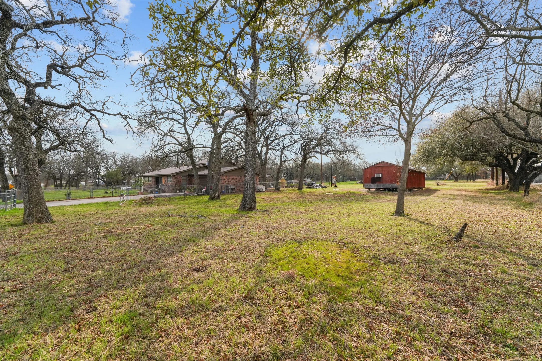Single Family Residence For Sale in Parker County , 1051 Lynch Bend Road, Springtown, Texas 76082, 4 Bedroom, 2 Bathroom, 2 Garage spaces, 2,611 Sqft, built in 1973, Preowned, mls#21200261, Real Estate Agent in Springtown, Homes For Sale in Parker county, Homes For Sale in Springtown, Realtor in Springtown Texas, Real Estate Brokerage Independent Realty Texas, Luminita Cordes Realtor