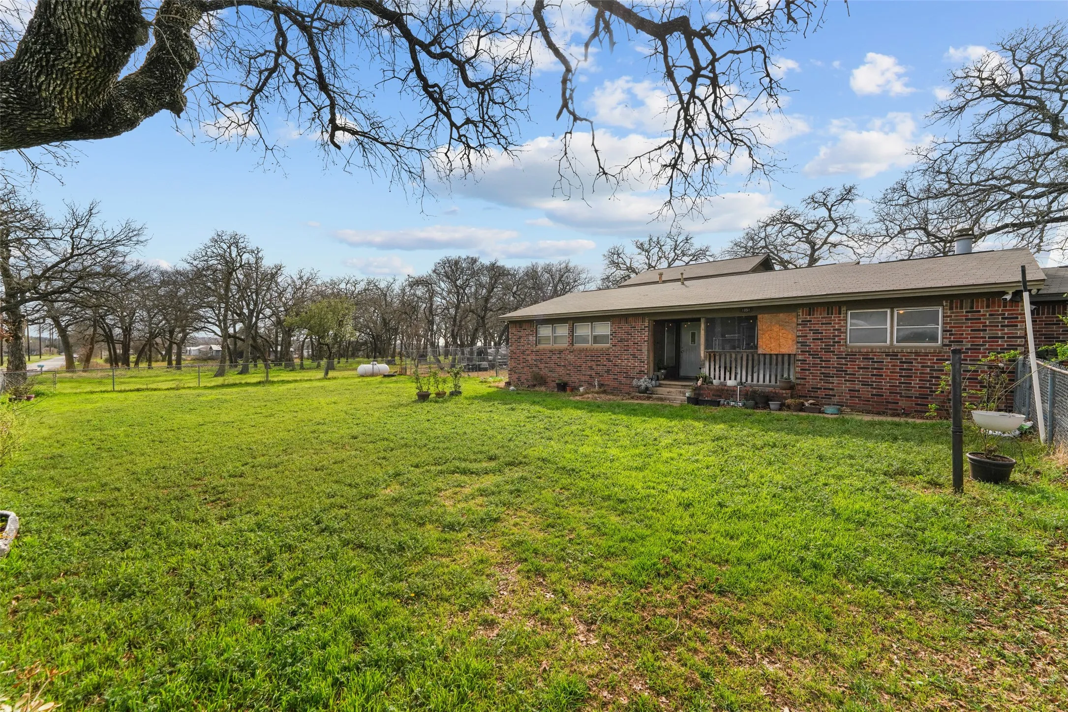Single Family Residence For Sale in Parker County , 1051 Lynch Bend Road, Springtown, Texas 76082, 4 Bedroom, 2 Bathroom, 2 Garage spaces, 2,611 Sqft, built in 1973, Preowned, mls#21200261, Real Estate Agent in Springtown, Homes For Sale in Parker county, Homes For Sale in Springtown, Realtor in Springtown Texas, Real Estate Brokerage Independent Realty Texas, Luminita Cordes Realtor