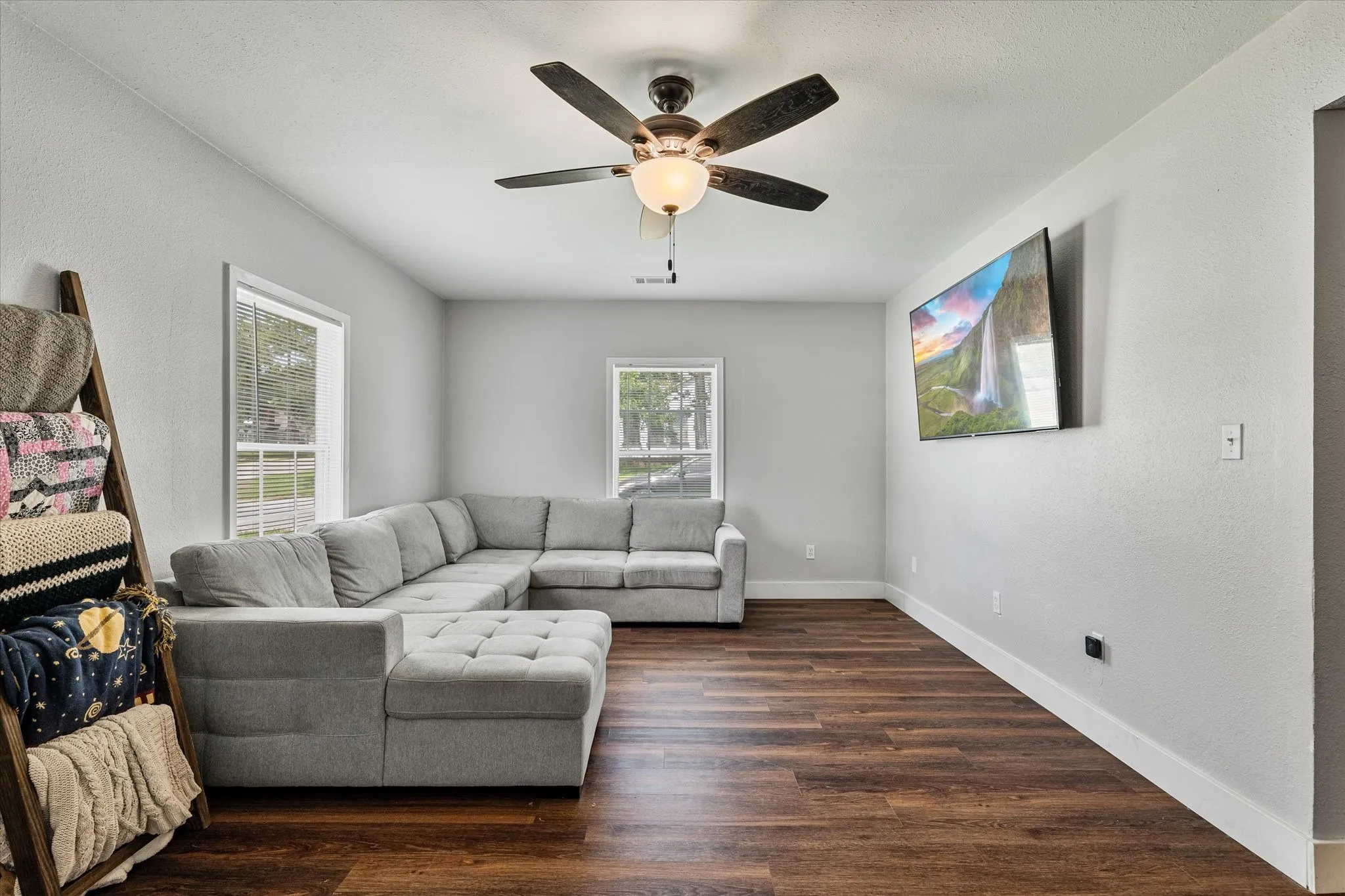 Single Family Residence For Sale in Grayson County , 25 W Parnell Street, Denison, Texas 75020, 3 Bedrooms, 2 Bathrooms, Garage spaces, 1,595 Sqft, built in 1940, Price $198,000, mls#21200665, Real Estate Agent in Denison, Homes For Sale in Grayson county, Homes For Sale in Denison, Realtor in Denison Texas, Real Estate Brokerage Independent Realty Texas, Luminita Cordes Realtor