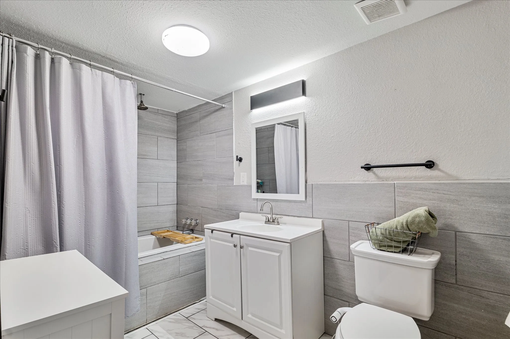 Single Family Residence For Sale in Grayson County , 25 W Parnell Street, Denison, Texas 75020, 3 Bedrooms, 2 Bathrooms, Garage spaces, 1,595 Sqft, built in 1940, Price $198,000, mls#21200665, Real Estate Agent in Denison, Homes For Sale in Grayson county, Homes For Sale in Denison, Realtor in Denison Texas, Real Estate Brokerage Independent Realty Texas, Luminita Cordes Realtor