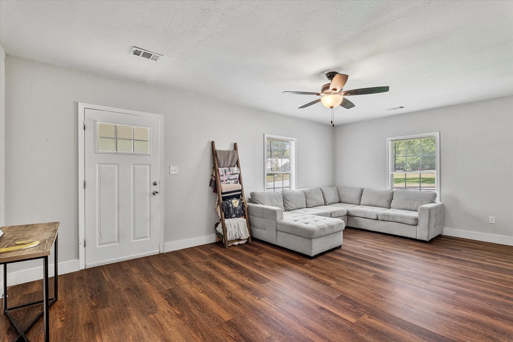 Single Family Residence For Sale in Grayson County , 25 W Parnell Street, Denison, Texas 75020, 3 Bedrooms, 2 Bathrooms, Garage spaces, 1,595 Sqft, built in 1940, Price $198,000, mls#21200665, Real Estate Agent in Denison, Homes For Sale in Grayson county, Homes For Sale in Denison, Realtor in Denison Texas, Real Estate Brokerage Independent Realty Texas, Luminita Cordes Realtor