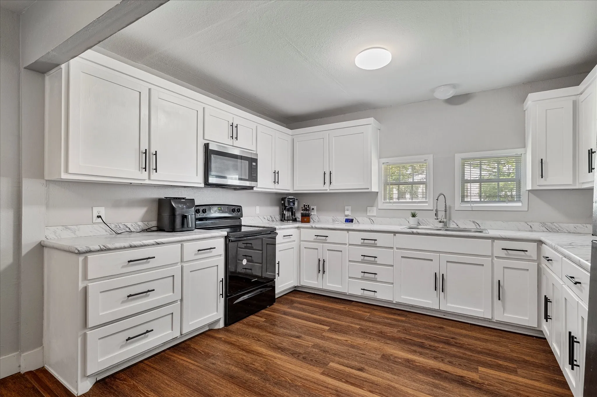 Single Family Residence For Sale in Grayson County , 25 W Parnell Street, Denison, Texas 75020, 3 Bedrooms, 2 Bathrooms, Garage spaces, 1,595 Sqft, built in 1940, Price $198,000, mls#21200665, Real Estate Agent in Denison, Homes For Sale in Grayson county, Homes For Sale in Denison, Realtor in Denison Texas, Real Estate Brokerage Independent Realty Texas, Luminita Cordes Realtor
