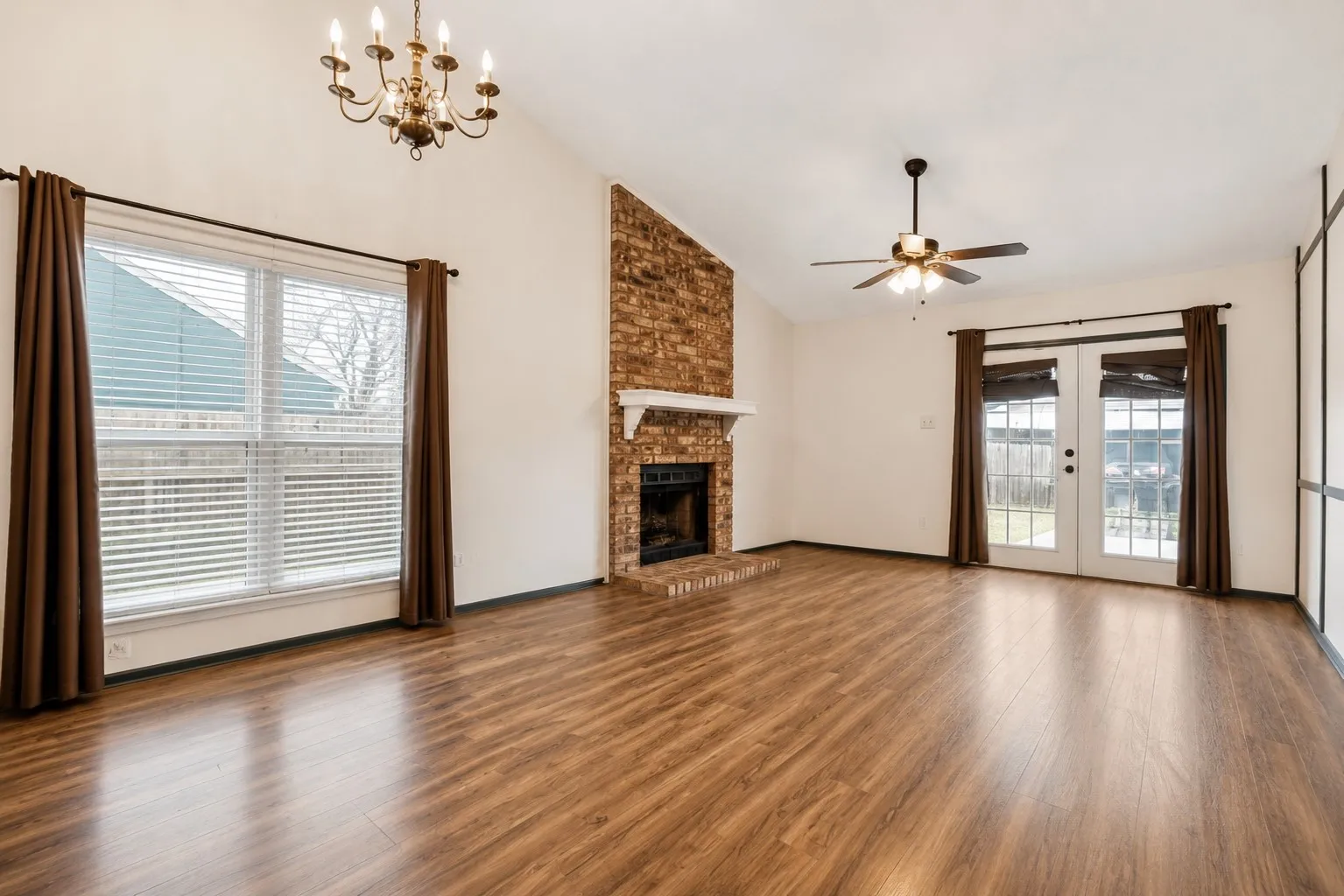 Apartment For Sale in Dallas County , 744 Lee Street, Mesquite, Texas 75149, 2 Bedroom, 2 Bathroom, Garage spaces, 936 Sqft, built in 1983, mls#21199937, Real Estate Agent in Mesquite, Homes For Sale in Dallas county, Homes For Sale in Mesquite, Realtor in Mesquite Texas, Real Estate Brokerage Independent Realty Texas, Luminita Cordes Realtor