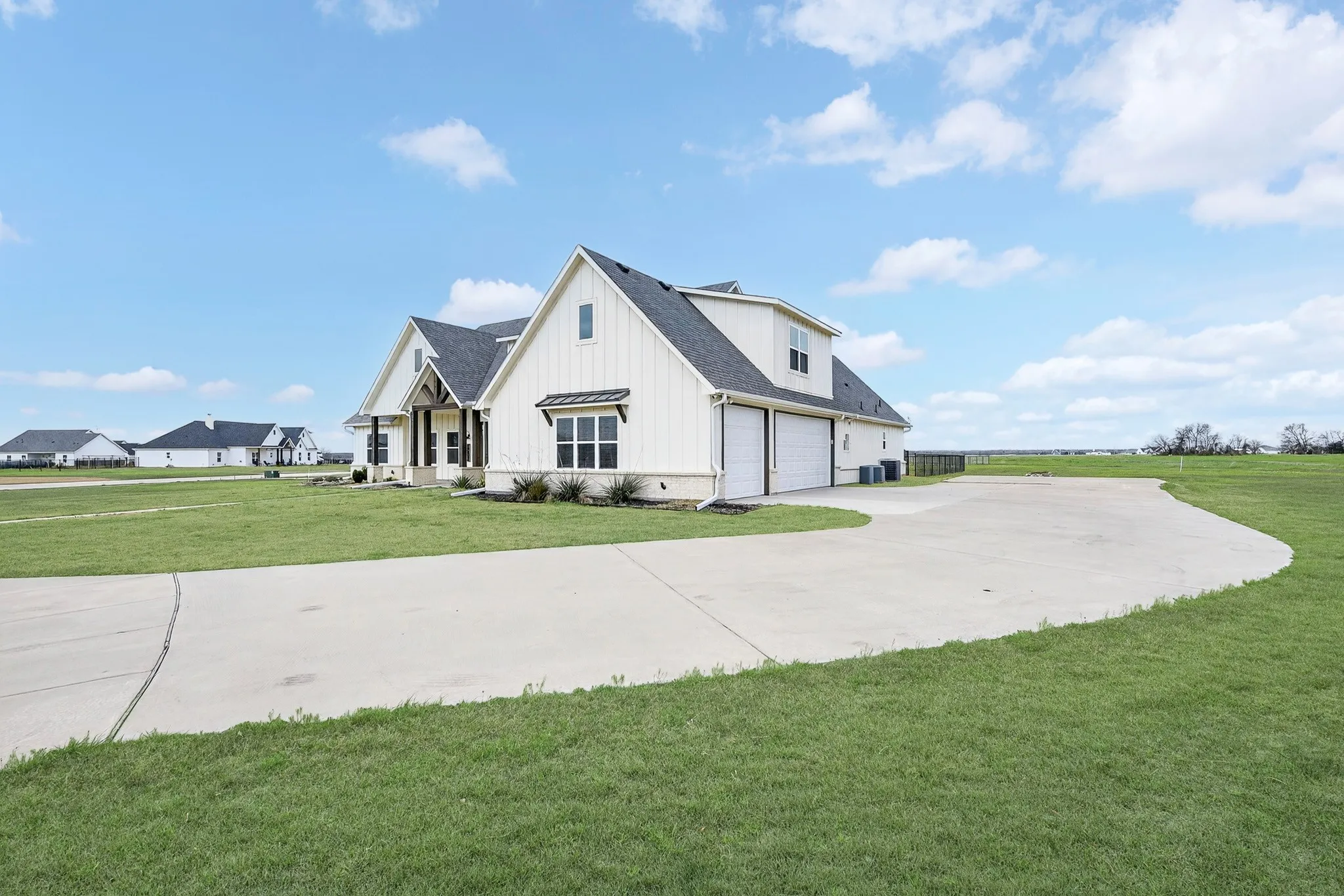Single Family Residence For Sale in Hunt County , 4929 Caddo Crossing Drive, Caddo Mills, Texas 75135, 5 Bedroom, 5 Bathroom, 3 Garage spaces, 3,243 Sqft, built in 2022, mls#21200778, Real Estate Agent in Caddo Mills, Homes For Sale in Hunt county, Homes For Sale in Caddo Mills, Realtor in Caddo Mills Texas, Real Estate Brokerage Independent Realty Texas, Luminita Cordes Realtor