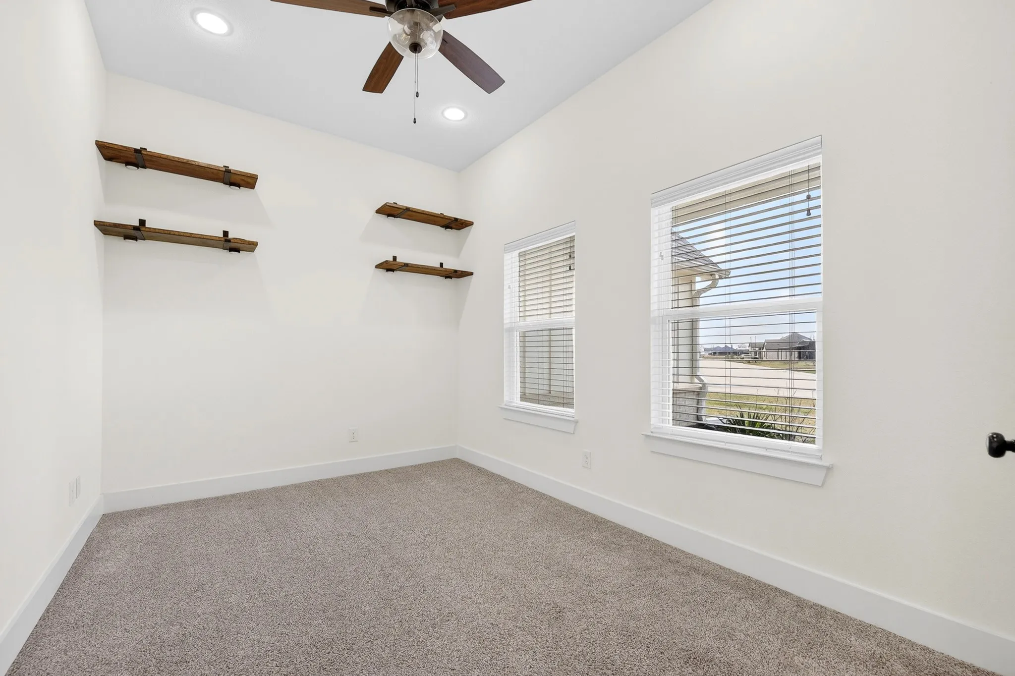 Single Family Residence For Sale in Hunt County , 4929 Caddo Crossing Drive, Caddo Mills, Texas 75135, 5 Bedroom, 5 Bathroom, 3 Garage spaces, 3,243 Sqft, built in 2022, mls#21200778, Real Estate Agent in Caddo Mills, Homes For Sale in Hunt county, Homes For Sale in Caddo Mills, Realtor in Caddo Mills Texas, Real Estate Brokerage Independent Realty Texas, Luminita Cordes Realtor