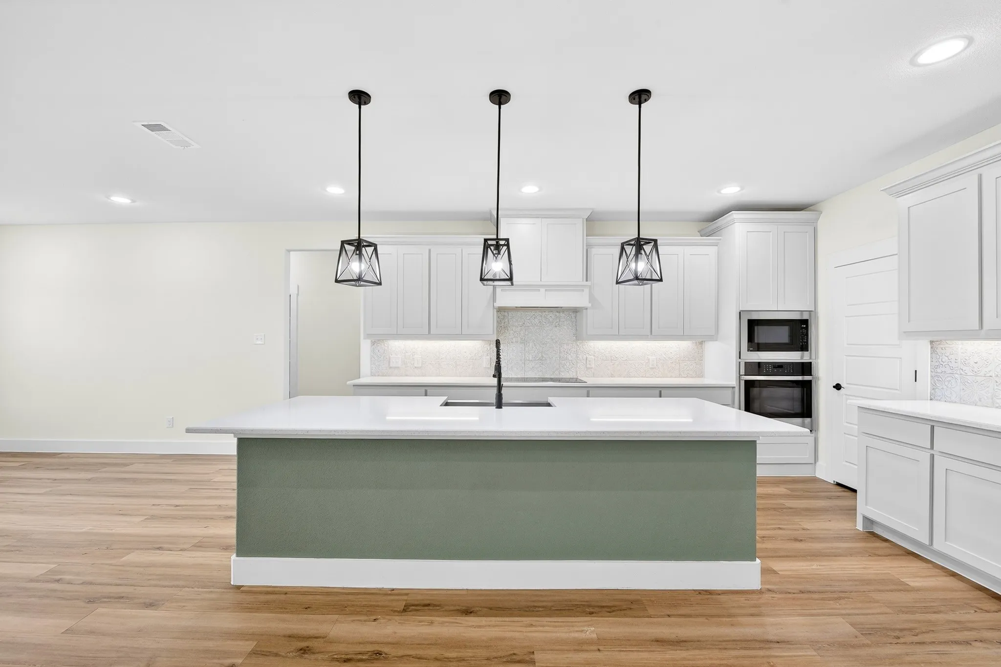 Single Family Residence For Sale in Hunt County , 4929 Caddo Crossing Drive, Caddo Mills, Texas 75135, 5 Bedroom, 5 Bathroom, 3 Garage spaces, 3,243 Sqft, built in 2022, mls#21200778, Real Estate Agent in Caddo Mills, Homes For Sale in Hunt county, Homes For Sale in Caddo Mills, Realtor in Caddo Mills Texas, Real Estate Brokerage Independent Realty Texas, Luminita Cordes Realtor
