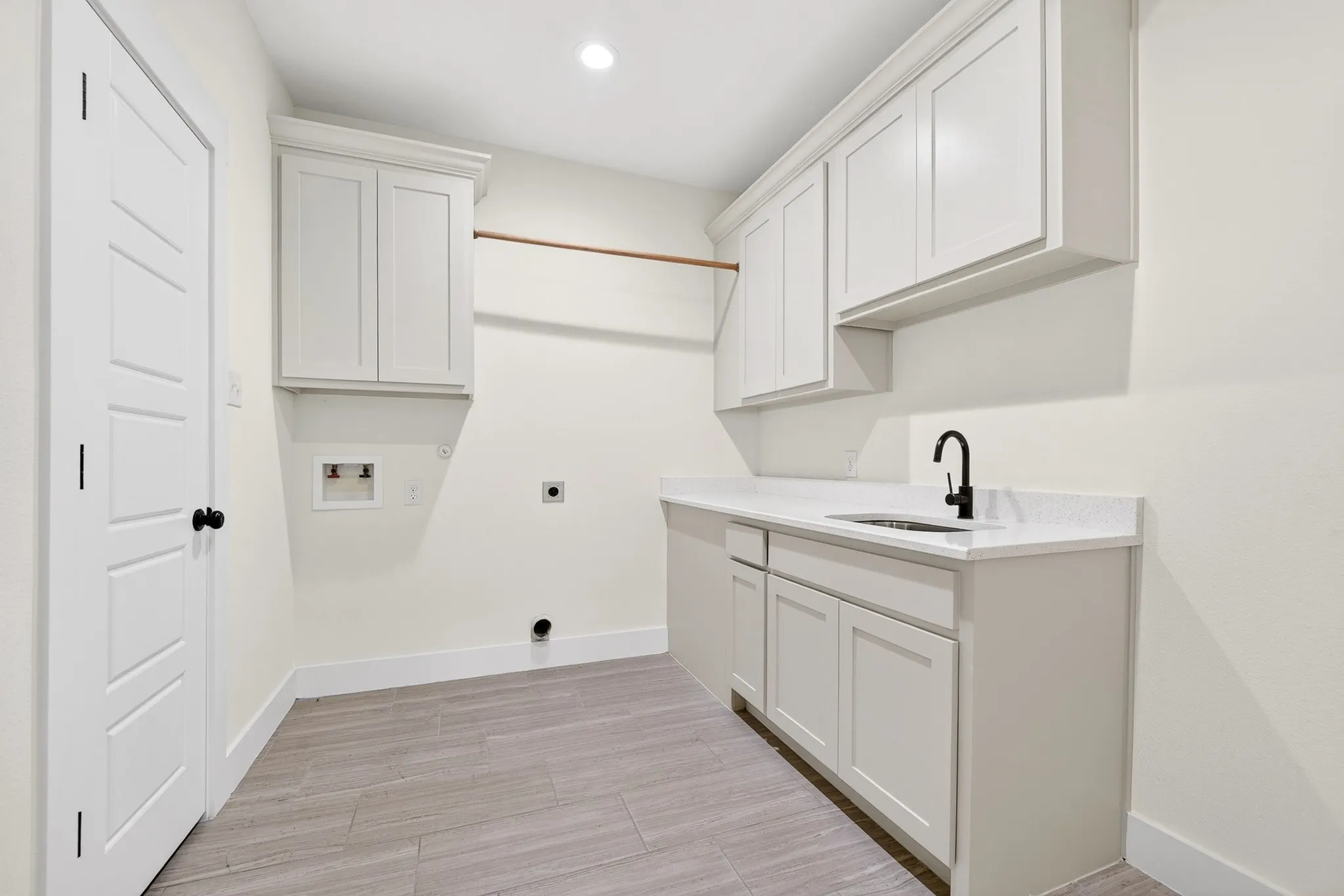 Single Family Residence For Sale in Hunt County , 4929 Caddo Crossing Drive, Caddo Mills, Texas 75135, 5 Bedroom, 5 Bathroom, 3 Garage spaces, 3,243 Sqft, built in 2022, mls#21200778, Real Estate Agent in Caddo Mills, Homes For Sale in Hunt county, Homes For Sale in Caddo Mills, Realtor in Caddo Mills Texas, Real Estate Brokerage Independent Realty Texas, Luminita Cordes Realtor