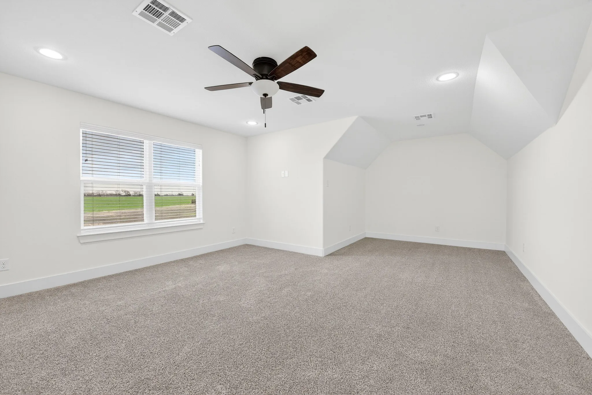Single Family Residence For Sale in Hunt County , 4929 Caddo Crossing Drive, Caddo Mills, Texas 75135, 5 Bedroom, 5 Bathroom, 3 Garage spaces, 3,243 Sqft, built in 2022, mls#21200778, Real Estate Agent in Caddo Mills, Homes For Sale in Hunt county, Homes For Sale in Caddo Mills, Realtor in Caddo Mills Texas, Real Estate Brokerage Independent Realty Texas, Luminita Cordes Realtor