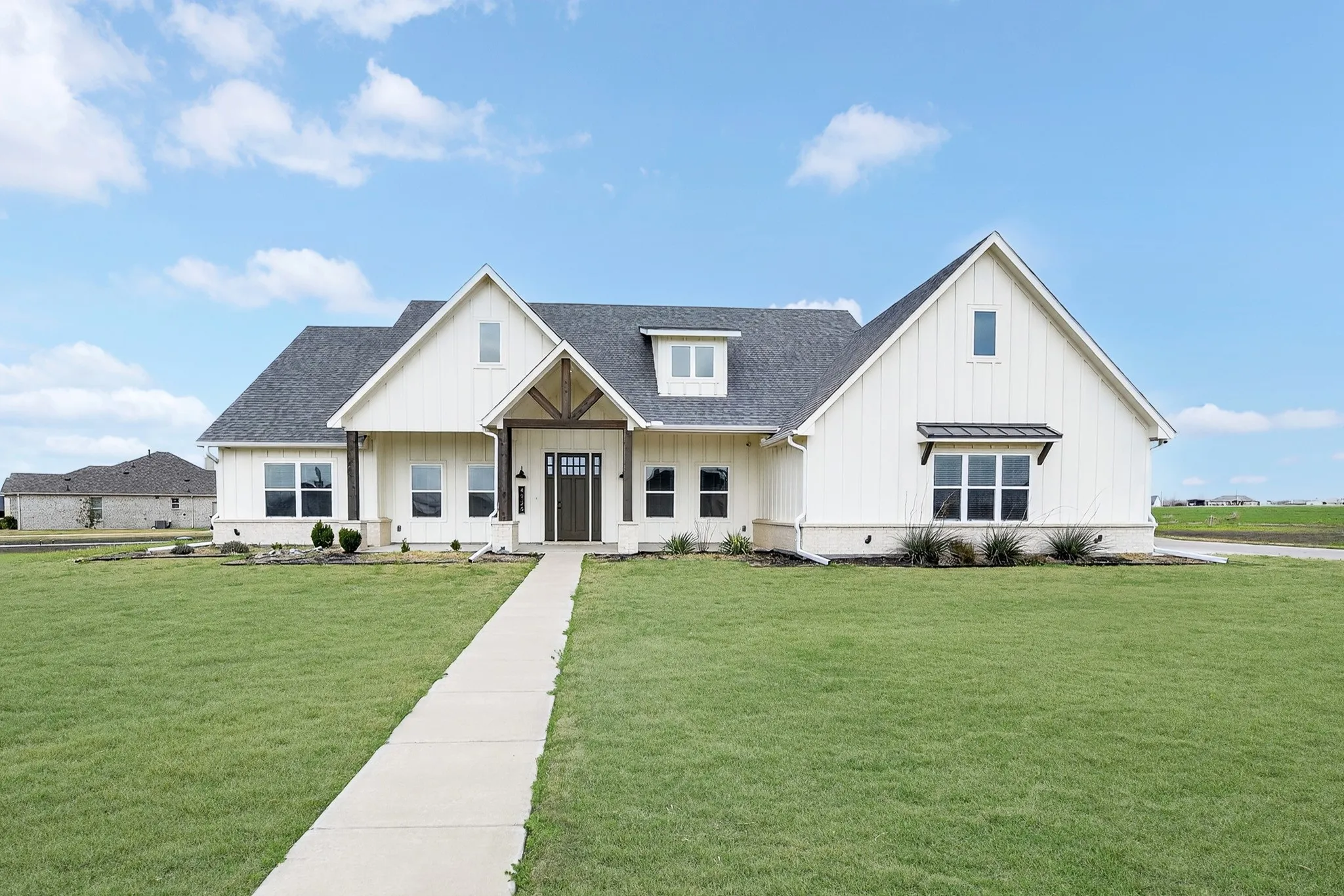 Single Family Residence For Sale in Hunt County , 4929 Caddo Crossing Drive, Caddo Mills, Texas 75135, 5 Bedroom, 5 Bathroom, 3 Garage spaces, 3,243 Sqft, built in 2022, mls#21200778, Real Estate Agent in Caddo Mills, Homes For Sale in Hunt county, Homes For Sale in Caddo Mills, Realtor in Caddo Mills Texas, Real Estate Brokerage Independent Realty Texas, Luminita Cordes Realtor