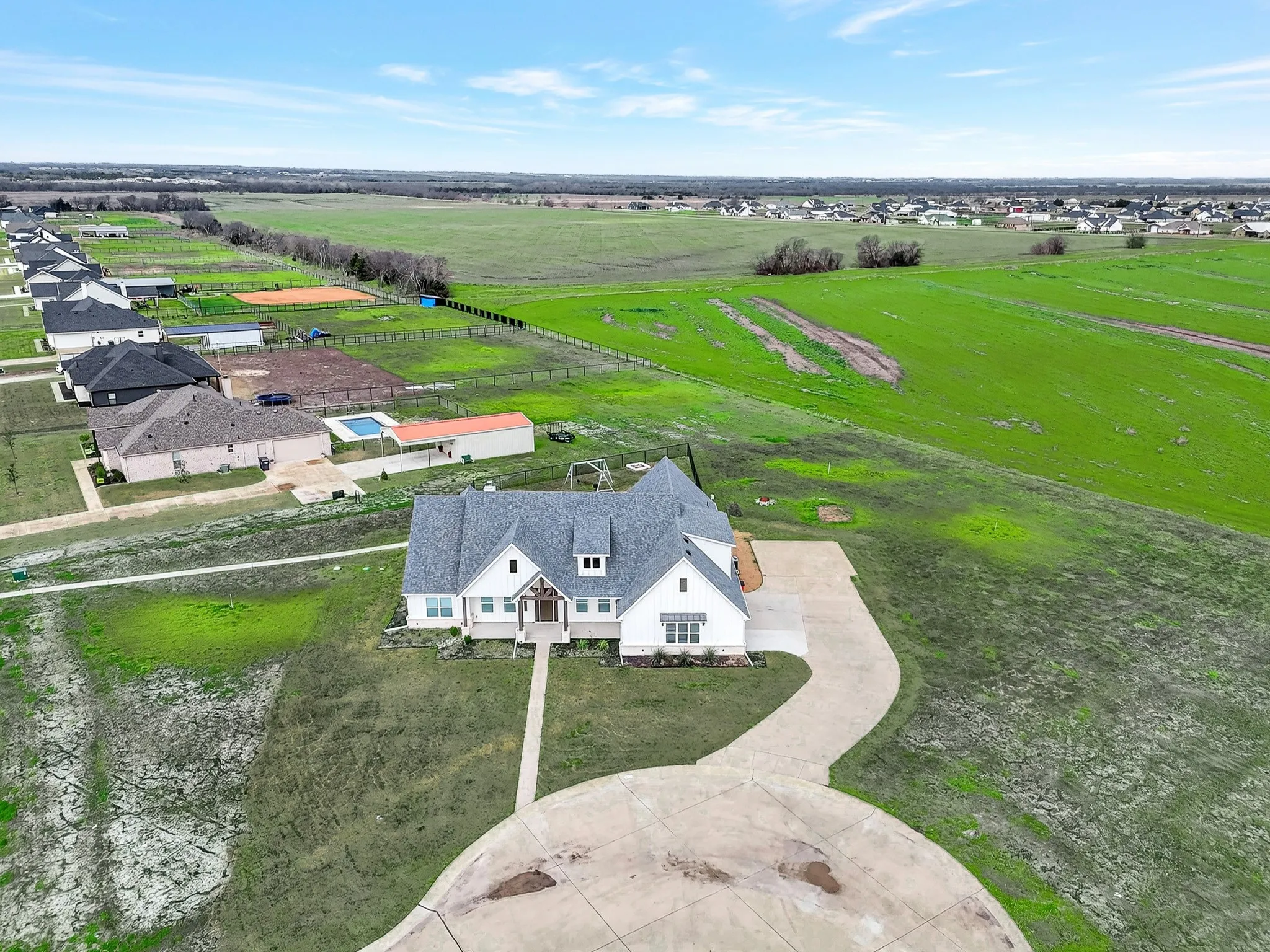 Single Family Residence For Sale in Hunt County , 4929 Caddo Crossing Drive, Caddo Mills, Texas 75135, 5 Bedroom, 5 Bathroom, 3 Garage spaces, 3,243 Sqft, built in 2022, mls#21200778, Real Estate Agent in Caddo Mills, Homes For Sale in Hunt county, Homes For Sale in Caddo Mills, Realtor in Caddo Mills Texas, Real Estate Brokerage Independent Realty Texas, Luminita Cordes Realtor