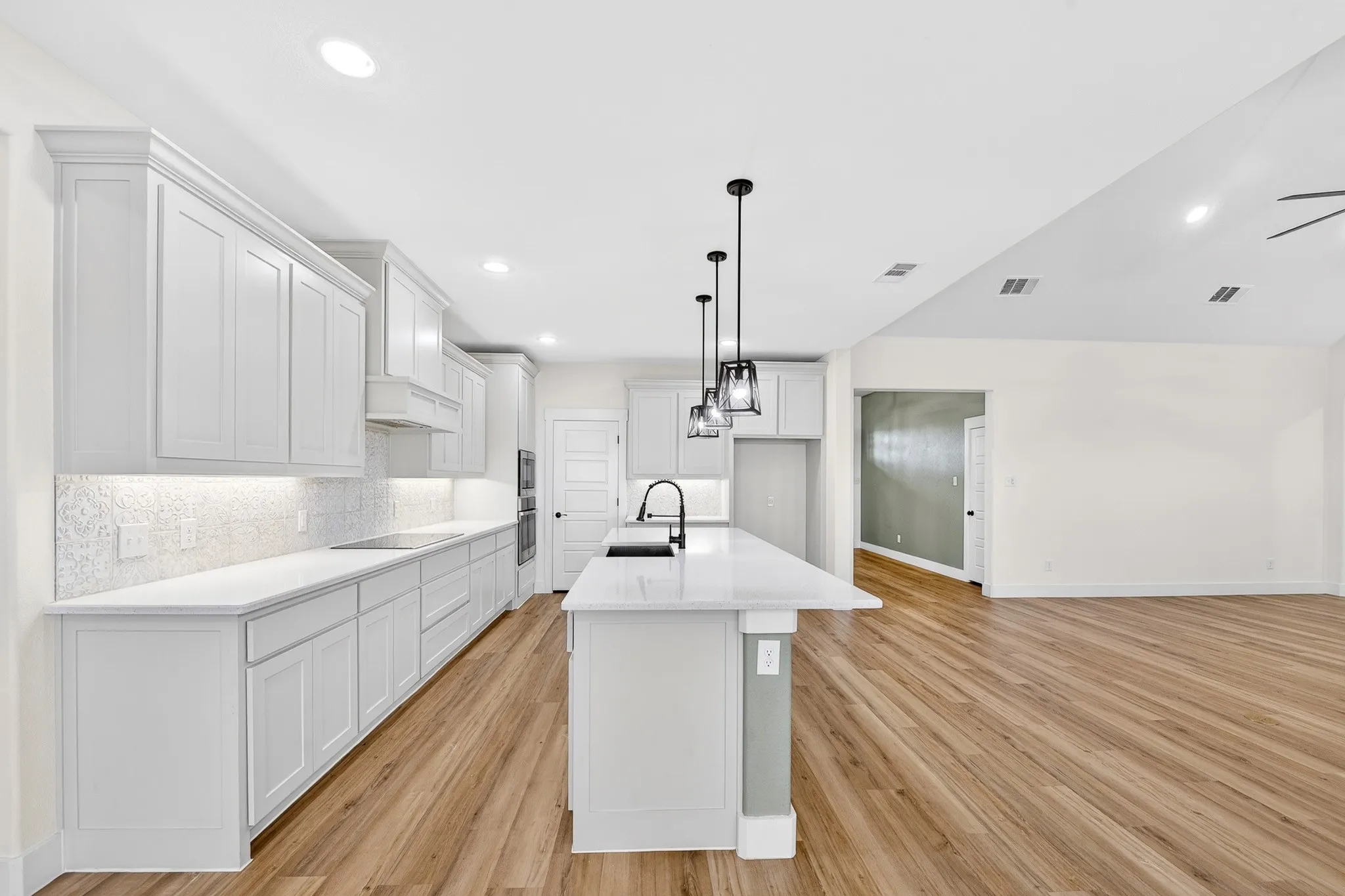 Single Family Residence For Sale in Hunt County , 4929 Caddo Crossing Drive, Caddo Mills, Texas 75135, 5 Bedroom, 5 Bathroom, 3 Garage spaces, 3,243 Sqft, built in 2022, mls#21200778, Real Estate Agent in Caddo Mills, Homes For Sale in Hunt county, Homes For Sale in Caddo Mills, Realtor in Caddo Mills Texas, Real Estate Brokerage Independent Realty Texas, Luminita Cordes Realtor