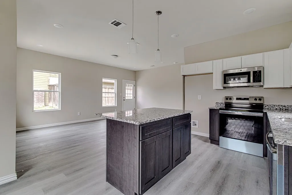 Single Family Residence For Sale in Tarrant County , 1005 E Tucker Street, Fort Worth, Texas 76104, 3 Bedroom, 2 Bathroom, Garage spaces, 1,338 Sqft, built in 2026, New Construction - Complete, mls#21200805, Real Estate Agent in Fort Worth, Homes For Sale in Tarrant county, Homes For Sale in Fort Worth, Realtor in Fort Worth Texas, Real Estate Brokerage Independent Realty Texas, Luminita Cordes Realtor