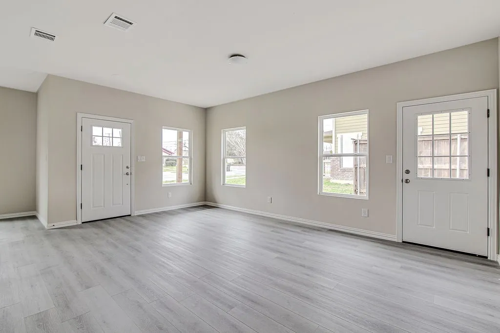 Single Family Residence For Sale in Tarrant County , 1005 E Tucker Street, Fort Worth, Texas 76104, 3 Bedroom, 2 Bathroom, Garage spaces, 1,338 Sqft, built in 2026, New Construction - Complete, mls#21200805, Real Estate Agent in Fort Worth, Homes For Sale in Tarrant county, Homes For Sale in Fort Worth, Realtor in Fort Worth Texas, Real Estate Brokerage Independent Realty Texas, Luminita Cordes Realtor