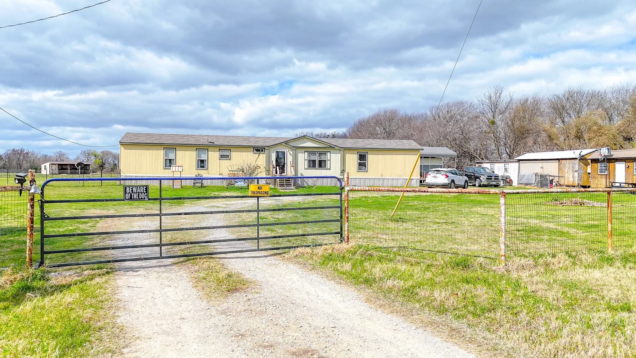 Manufactured Home For Sale in Navarro County , 706 County Road 2260, Corsicana, Texas 75109, 3 Bedrooms, 2 Bathrooms, Garage spaces, 1,360 Sqft, built in 2020, Price $300,000, mls#21194902, Real Estate Agent in Corsicana, Homes For Sale in Navarro county, Homes For Sale in Corsicana, Realtor in Corsicana Texas, Real Estate Brokerage Independent Realty Texas, Luminita Cordes Realtor