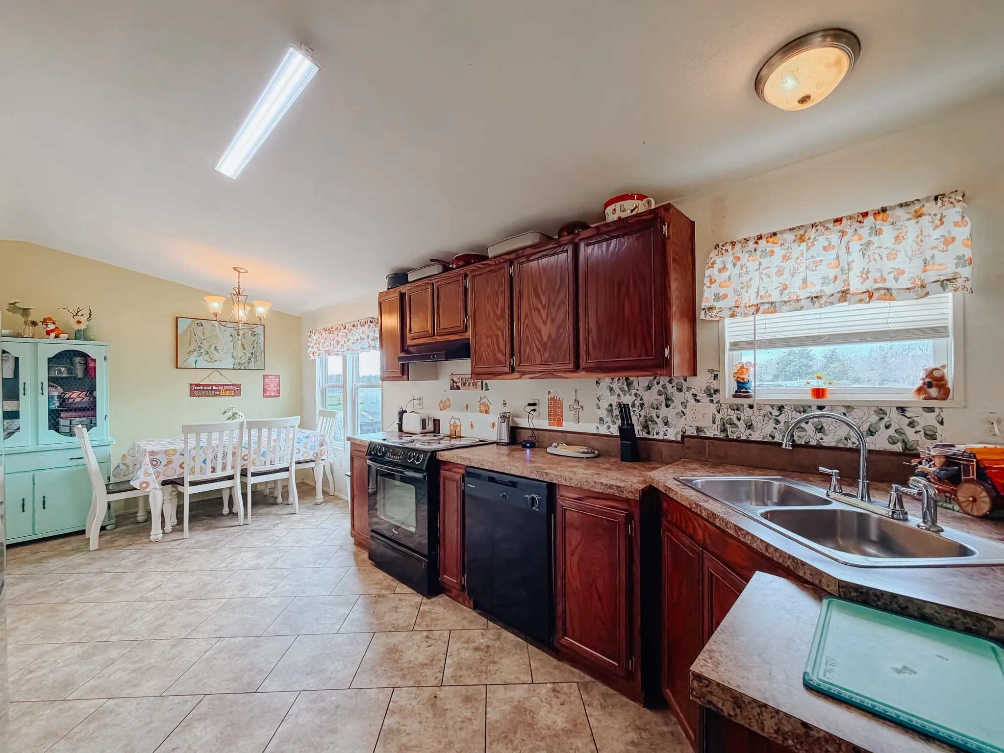 Manufactured Home For Sale in Navarro County , 706 County Road 2260, Corsicana, Texas 75109, 3 Bedrooms, 2 Bathrooms, Garage spaces, 1,360 Sqft, built in 2020, Price $300,000, mls#21194902, Real Estate Agent in Corsicana, Homes For Sale in Navarro county, Homes For Sale in Corsicana, Realtor in Corsicana Texas, Real Estate Brokerage Independent Realty Texas, Luminita Cordes Realtor