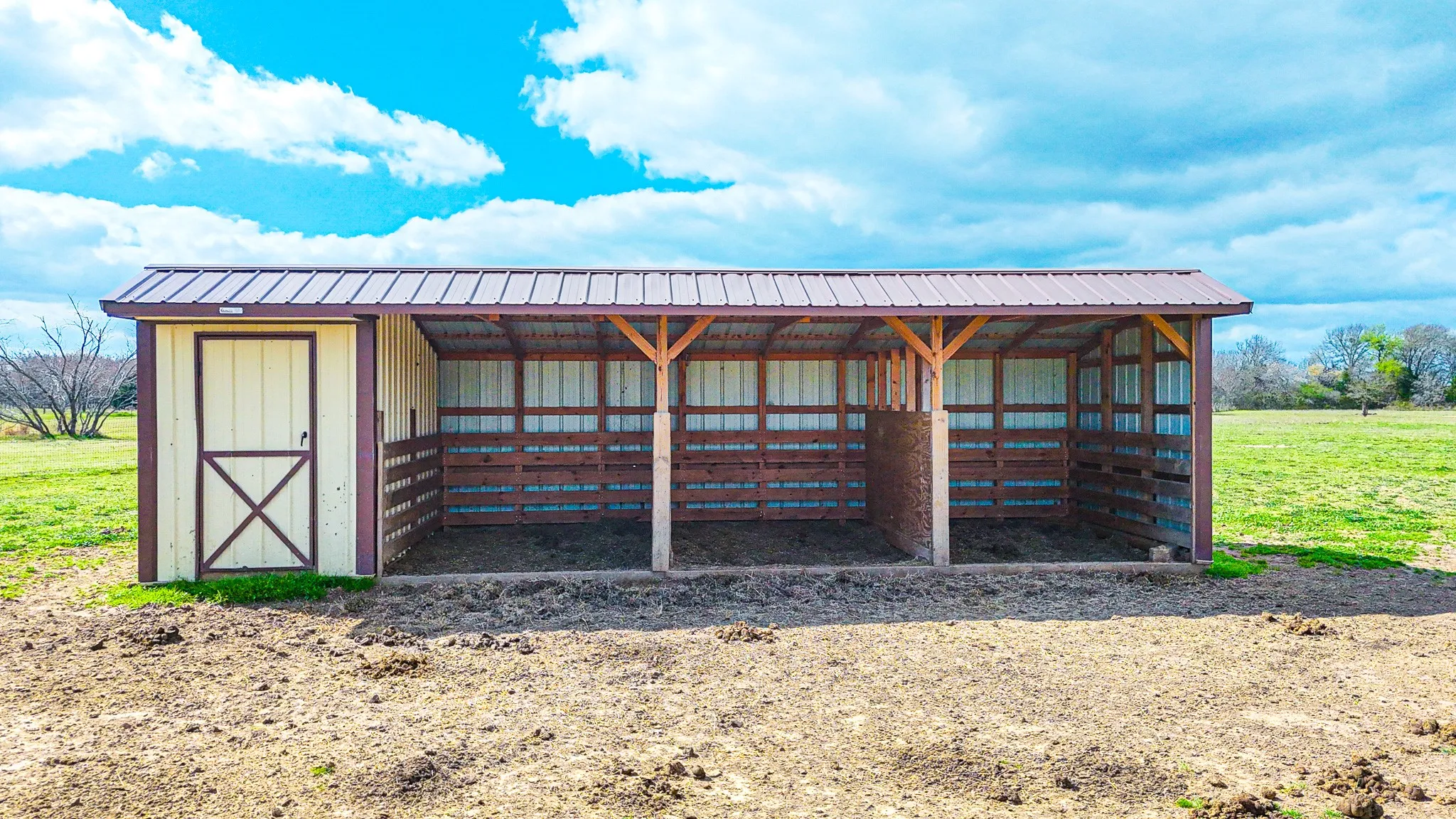 Manufactured Home For Sale in Navarro County , 706 County Road 2260, Corsicana, Texas 75109, 3 Bedrooms, 2 Bathrooms, Garage spaces, 1,360 Sqft, built in 2020, Price $300,000, mls#21194902, Real Estate Agent in Corsicana, Homes For Sale in Navarro county, Homes For Sale in Corsicana, Realtor in Corsicana Texas, Real Estate Brokerage Independent Realty Texas, Luminita Cordes Realtor