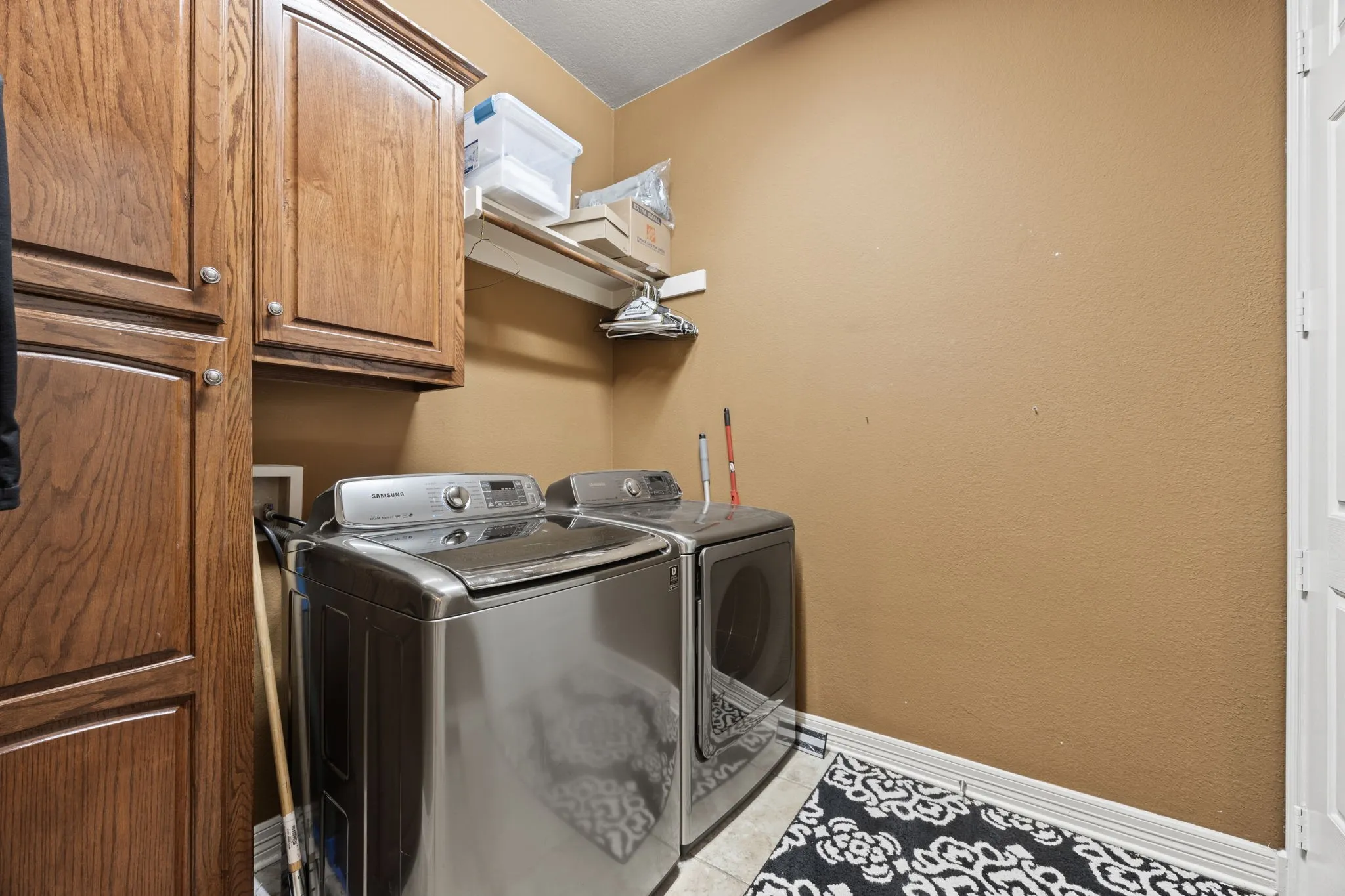 Single Family Residence For Sale in Dallas County , 1559 Cypress Bend Drive, Cedar Hill, Texas 75104, 5 Bedrooms, 4 Bathrooms, 3 Garage spaces, 4,856 Sqft, built in 2006, Preowned, Price $845,000, mls#21200834, Real Estate Agent in Cedar Hill, Homes For Sale in Dallas county, Homes For Sale in Cedar Hill, Realtor in Cedar Hill Texas, Real Estate Brokerage Independent Realty Texas, Luminita Cordes Realtor