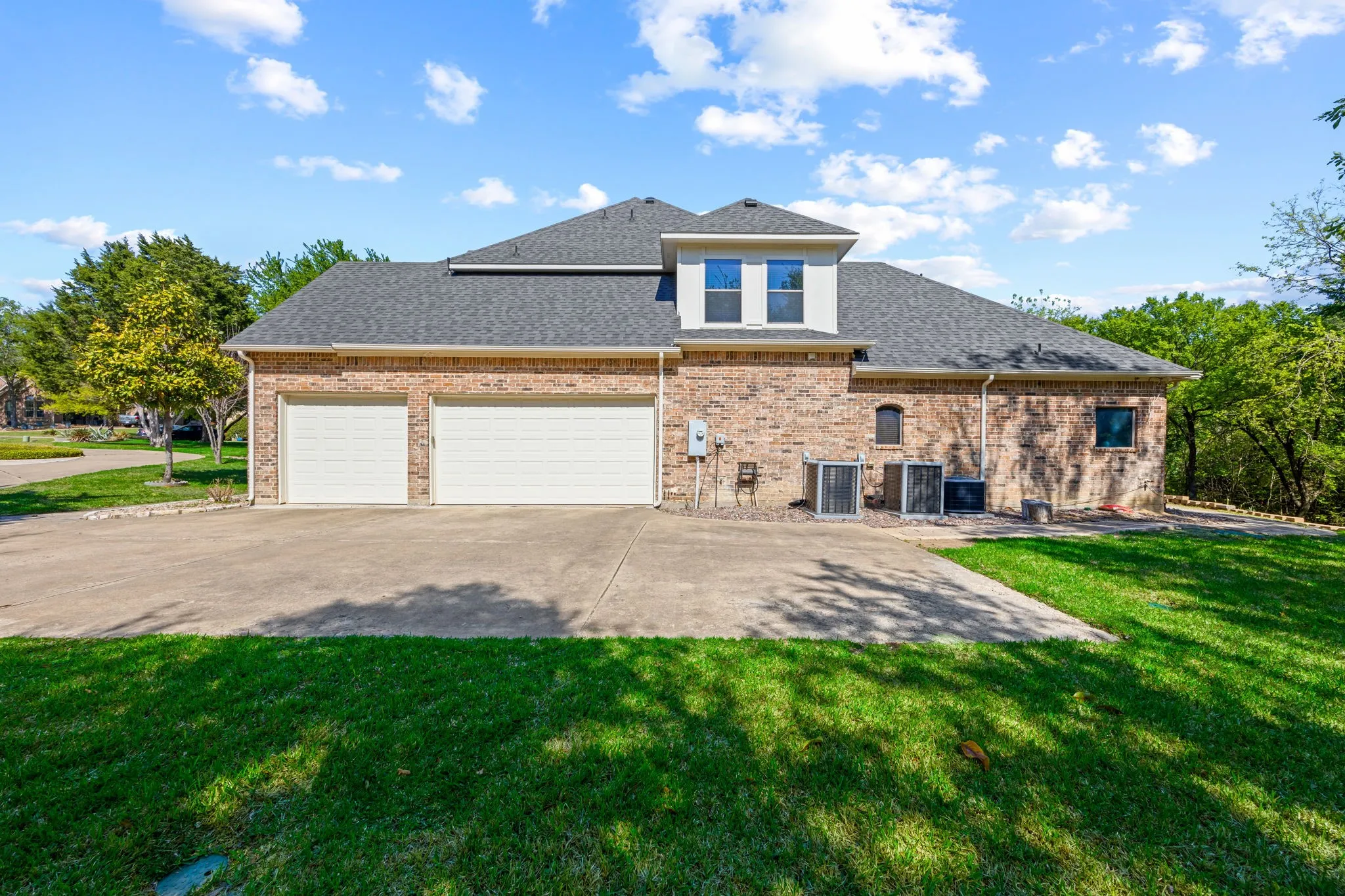 Single Family Residence For Sale in Dallas County , 1559 Cypress Bend Drive, Cedar Hill, Texas 75104, 5 Bedrooms, 4 Bathrooms, 3 Garage spaces, 4,856 Sqft, built in 2006, Preowned, Price $845,000, mls#21200834, Real Estate Agent in Cedar Hill, Homes For Sale in Dallas county, Homes For Sale in Cedar Hill, Realtor in Cedar Hill Texas, Real Estate Brokerage Independent Realty Texas, Luminita Cordes Realtor