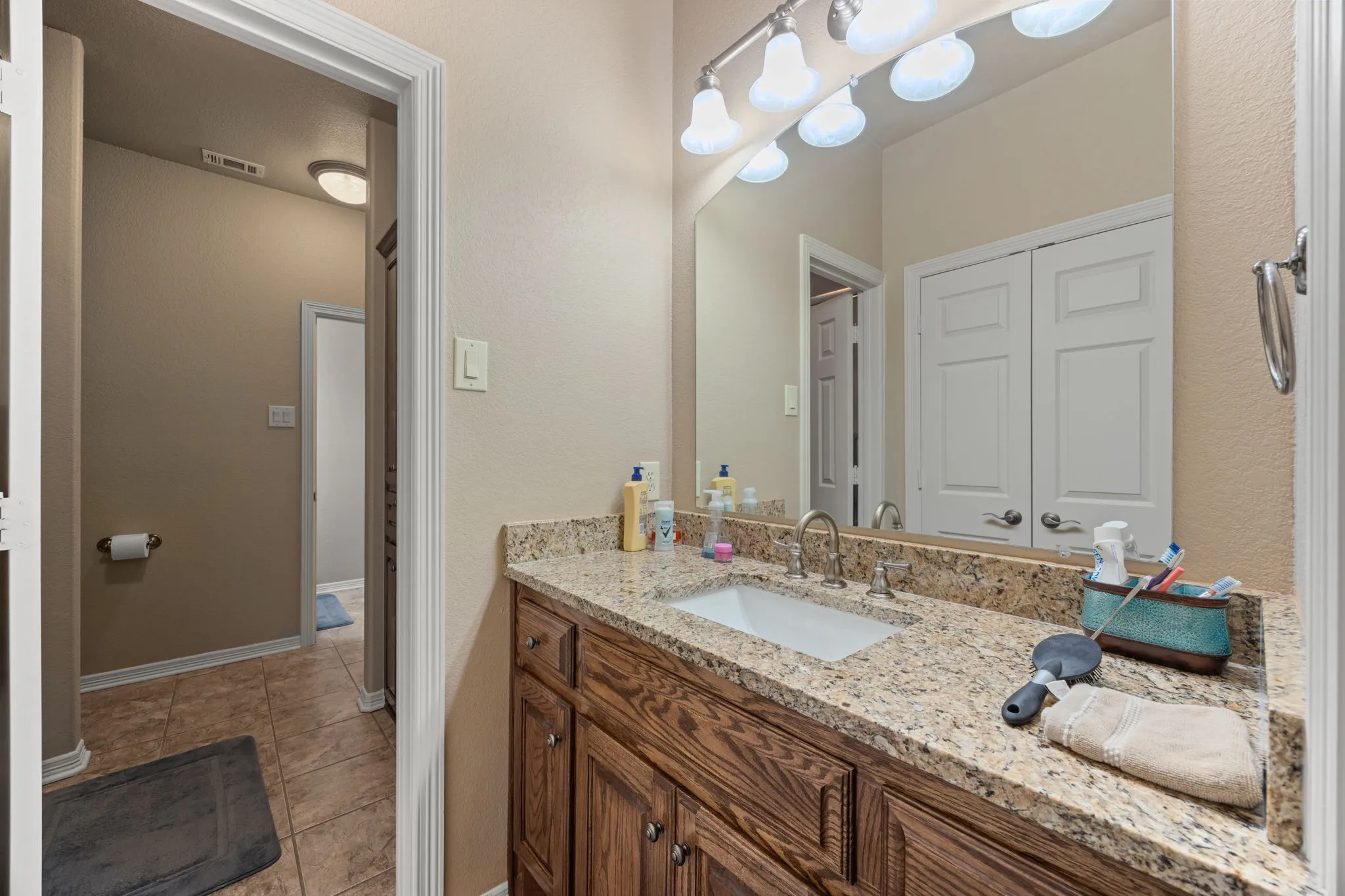 Single Family Residence For Sale in Dallas County , 1559 Cypress Bend Drive, Cedar Hill, Texas 75104, 5 Bedrooms, 4 Bathrooms, 3 Garage spaces, 4,856 Sqft, built in 2006, Preowned, Price $845,000, mls#21200834, Real Estate Agent in Cedar Hill, Homes For Sale in Dallas county, Homes For Sale in Cedar Hill, Realtor in Cedar Hill Texas, Real Estate Brokerage Independent Realty Texas, Luminita Cordes Realtor