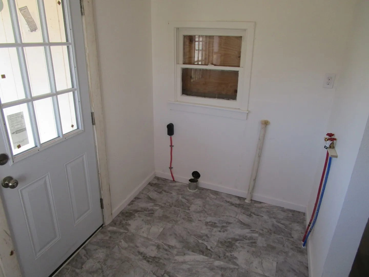 Single Family Residence For Sale in Wichita County , 106 E Magnolia Avenue, Electra, Texas 76360, 2 Bedroom, 1 Bathroom, 1 Garage spaces, 1,124 Sqft, built in 1935, Preowned, mls#21200838, Real Estate Agent in Electra, Homes For Sale in Wichita county, Homes For Sale in Electra, Realtor in Electra Texas, Real Estate Brokerage Independent Realty Texas, Luminita Cordes Realtor