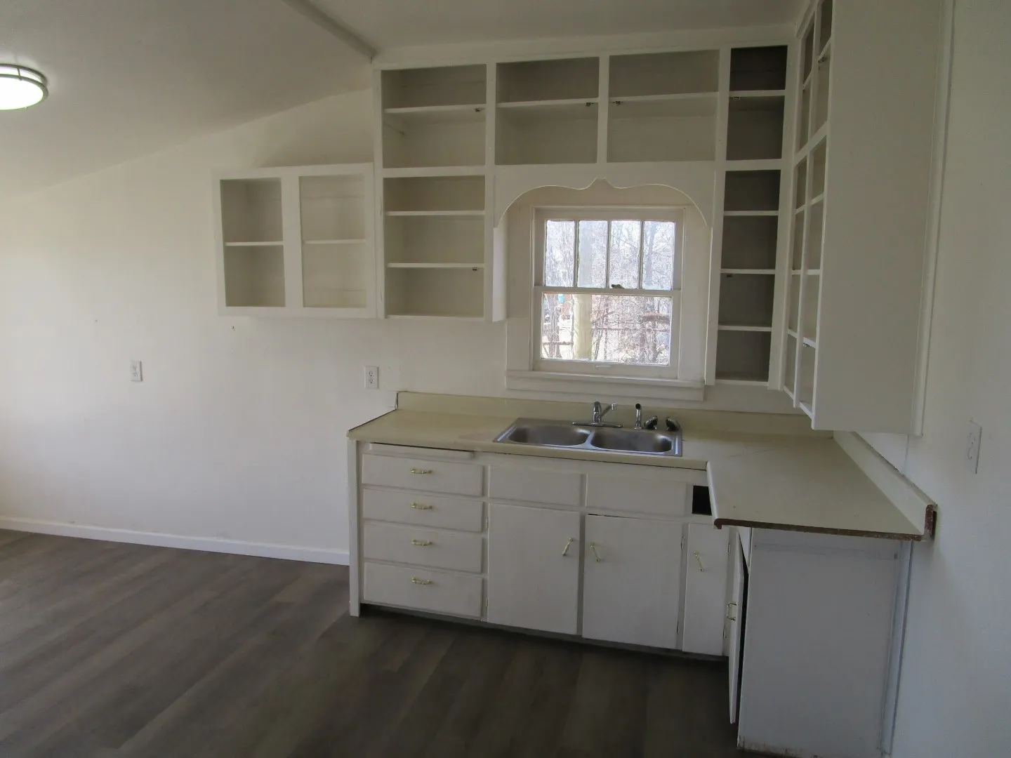 Single Family Residence For Sale in Wichita County , 106 E Magnolia Avenue, Electra, Texas 76360, 2 Bedroom, 1 Bathroom, 1 Garage spaces, 1,124 Sqft, built in 1935, Preowned, mls#21200838, Real Estate Agent in Electra, Homes For Sale in Wichita county, Homes For Sale in Electra, Realtor in Electra Texas, Real Estate Brokerage Independent Realty Texas, Luminita Cordes Realtor