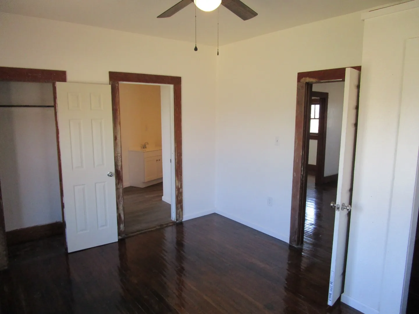 Single Family Residence For Sale in Wichita County , 106 E Magnolia Avenue, Electra, Texas 76360, 2 Bedroom, 1 Bathroom, 1 Garage spaces, 1,124 Sqft, built in 1935, Preowned, mls#21200838, Real Estate Agent in Electra, Homes For Sale in Wichita county, Homes For Sale in Electra, Realtor in Electra Texas, Real Estate Brokerage Independent Realty Texas, Luminita Cordes Realtor