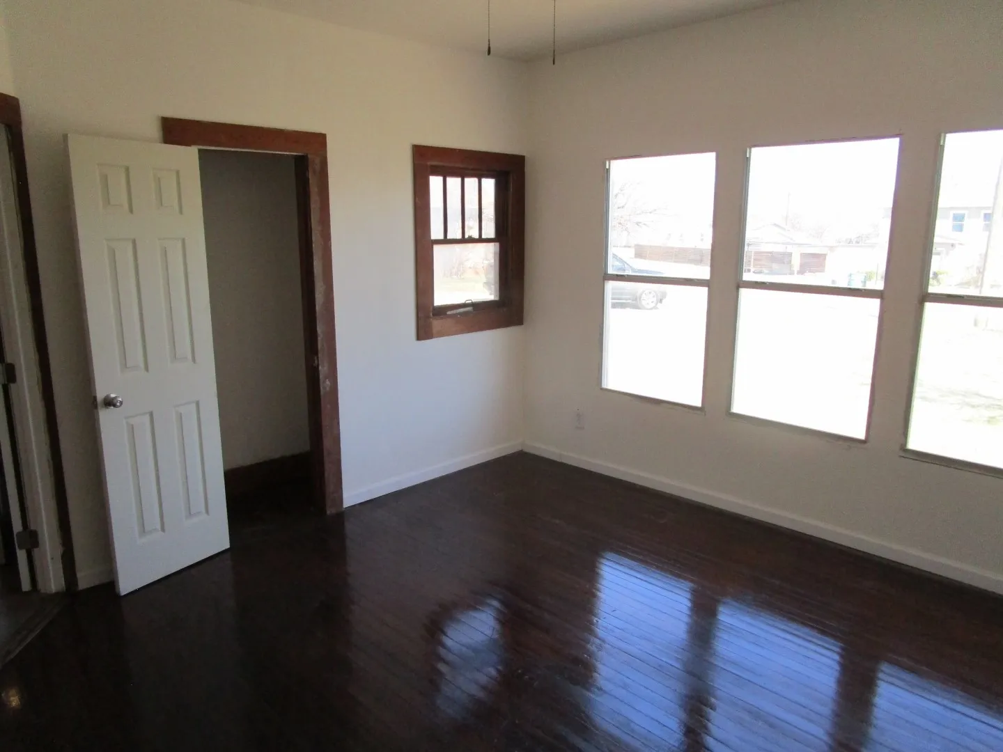 Single Family Residence For Sale in Wichita County , 106 E Magnolia Avenue, Electra, Texas 76360, 2 Bedroom, 1 Bathroom, 1 Garage spaces, 1,124 Sqft, built in 1935, Preowned, mls#21200838, Real Estate Agent in Electra, Homes For Sale in Wichita county, Homes For Sale in Electra, Realtor in Electra Texas, Real Estate Brokerage Independent Realty Texas, Luminita Cordes Realtor