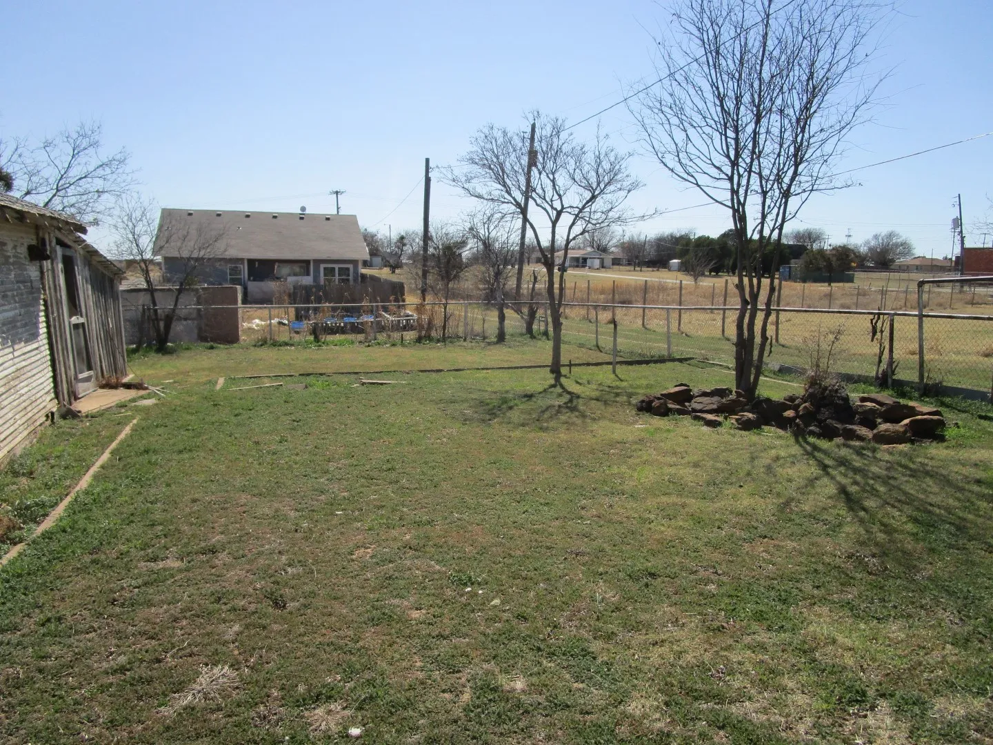 Single Family Residence For Sale in Wichita County , 106 E Magnolia Avenue, Electra, Texas 76360, 2 Bedroom, 1 Bathroom, 1 Garage spaces, 1,124 Sqft, built in 1935, Preowned, mls#21200838, Real Estate Agent in Electra, Homes For Sale in Wichita county, Homes For Sale in Electra, Realtor in Electra Texas, Real Estate Brokerage Independent Realty Texas, Luminita Cordes Realtor