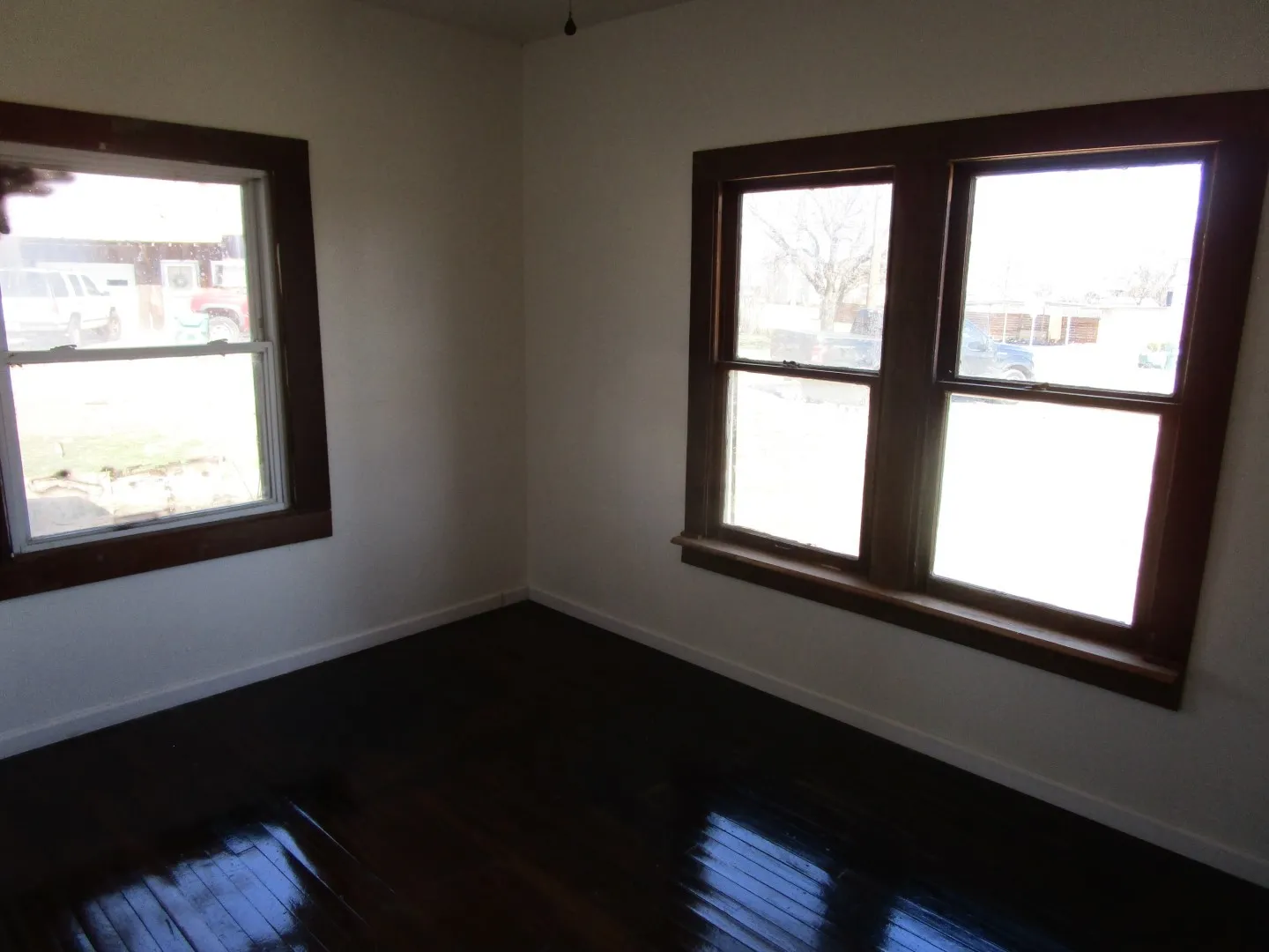 Single Family Residence For Sale in Wichita County , 106 E Magnolia Avenue, Electra, Texas 76360, 2 Bedroom, 1 Bathroom, 1 Garage spaces, 1,124 Sqft, built in 1935, Preowned, mls#21200838, Real Estate Agent in Electra, Homes For Sale in Wichita county, Homes For Sale in Electra, Realtor in Electra Texas, Real Estate Brokerage Independent Realty Texas, Luminita Cordes Realtor