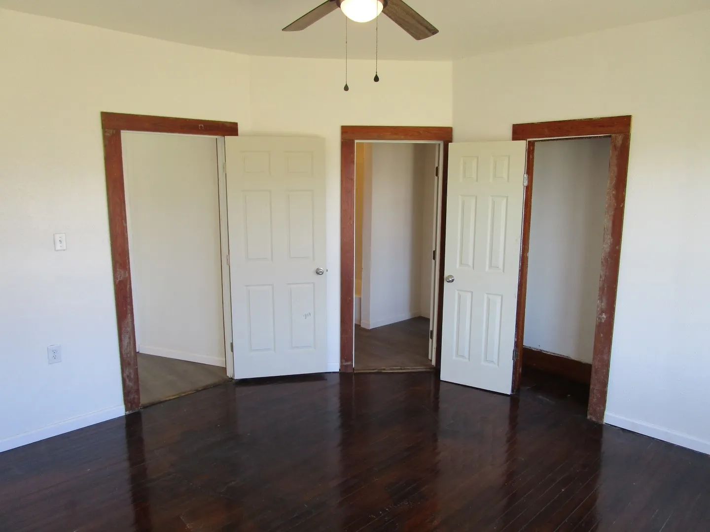 Single Family Residence For Sale in Wichita County , 106 E Magnolia Avenue, Electra, Texas 76360, 2 Bedroom, 1 Bathroom, 1 Garage spaces, 1,124 Sqft, built in 1935, Preowned, mls#21200838, Real Estate Agent in Electra, Homes For Sale in Wichita county, Homes For Sale in Electra, Realtor in Electra Texas, Real Estate Brokerage Independent Realty Texas, Luminita Cordes Realtor