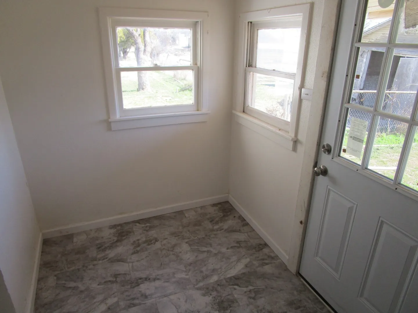 Single Family Residence For Sale in Wichita County , 106 E Magnolia Avenue, Electra, Texas 76360, 2 Bedroom, 1 Bathroom, 1 Garage spaces, 1,124 Sqft, built in 1935, Preowned, mls#21200838, Real Estate Agent in Electra, Homes For Sale in Wichita county, Homes For Sale in Electra, Realtor in Electra Texas, Real Estate Brokerage Independent Realty Texas, Luminita Cordes Realtor