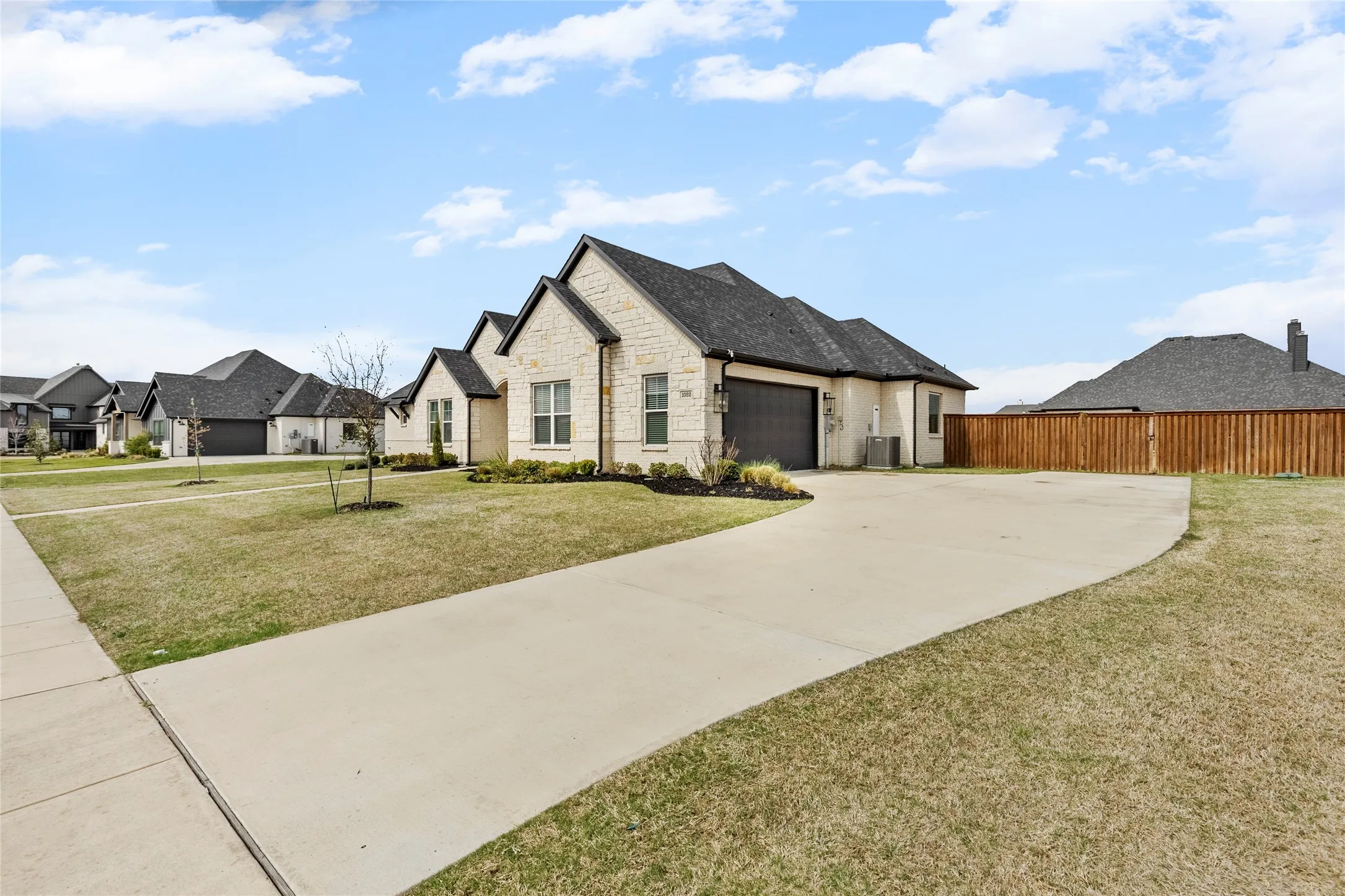 Single Family Residence For Sale in Hunt County , 1022 Todd Street, Caddo Mills, Texas 75135, 4 Bedroom, 4 Bathroom, 2 Garage spaces, 2,764 Sqft, built in 2022, Preowned, mls#21199991, Real Estate Agent in Caddo Mills, Homes For Sale in Hunt county, Homes For Sale in Caddo Mills, Realtor in Caddo Mills Texas, Real Estate Brokerage Independent Realty Texas, Luminita Cordes Realtor