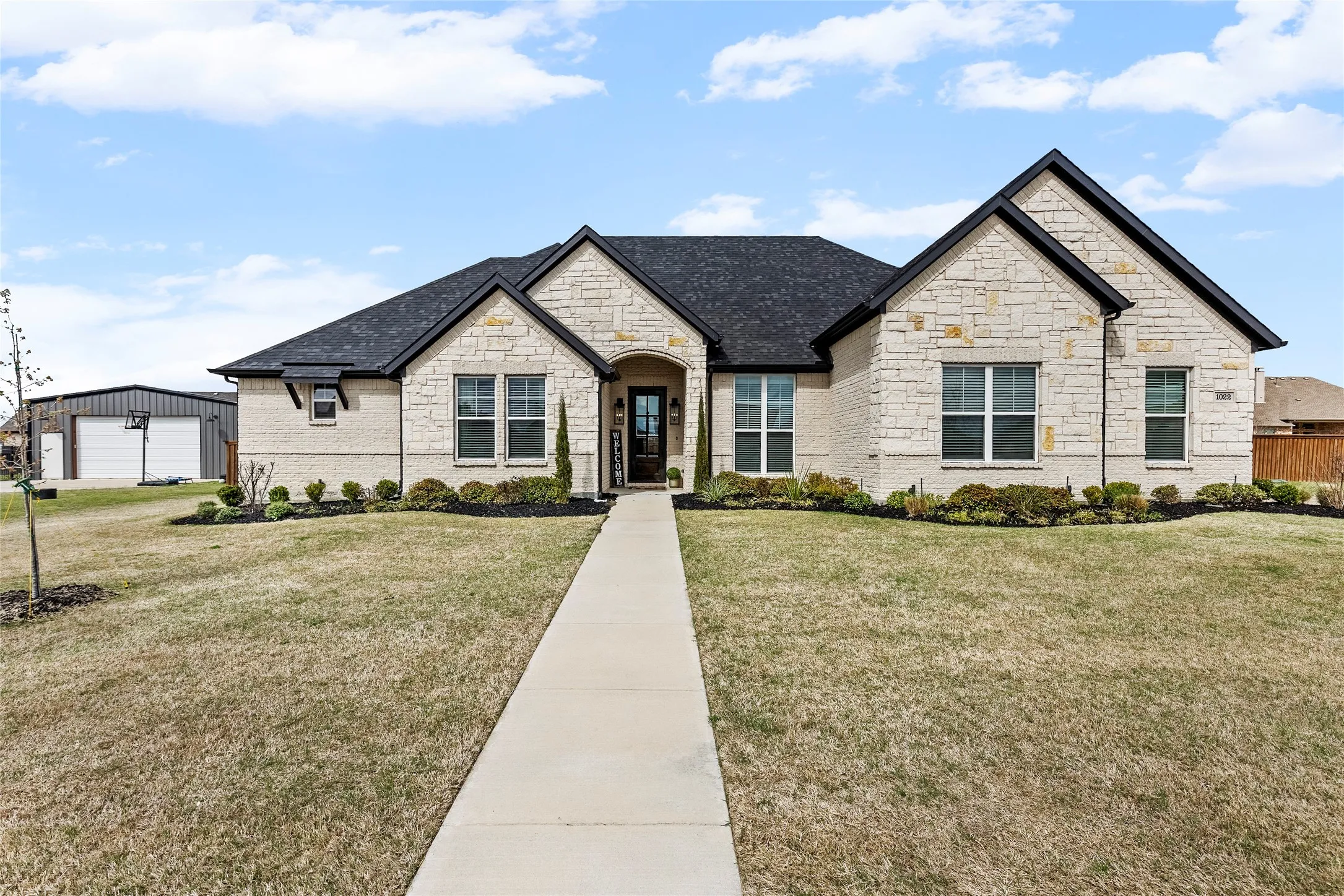 Single Family Residence For Sale in Hunt County , 1022 Todd Street, Caddo Mills, Texas 75135, 4 Bedroom, 4 Bathroom, 2 Garage spaces, 2,764 Sqft, built in 2022, Preowned, mls#21199991, Real Estate Agent in Caddo Mills, Homes For Sale in Hunt county, Homes For Sale in Caddo Mills, Realtor in Caddo Mills Texas, Real Estate Brokerage Independent Realty Texas, Luminita Cordes Realtor
