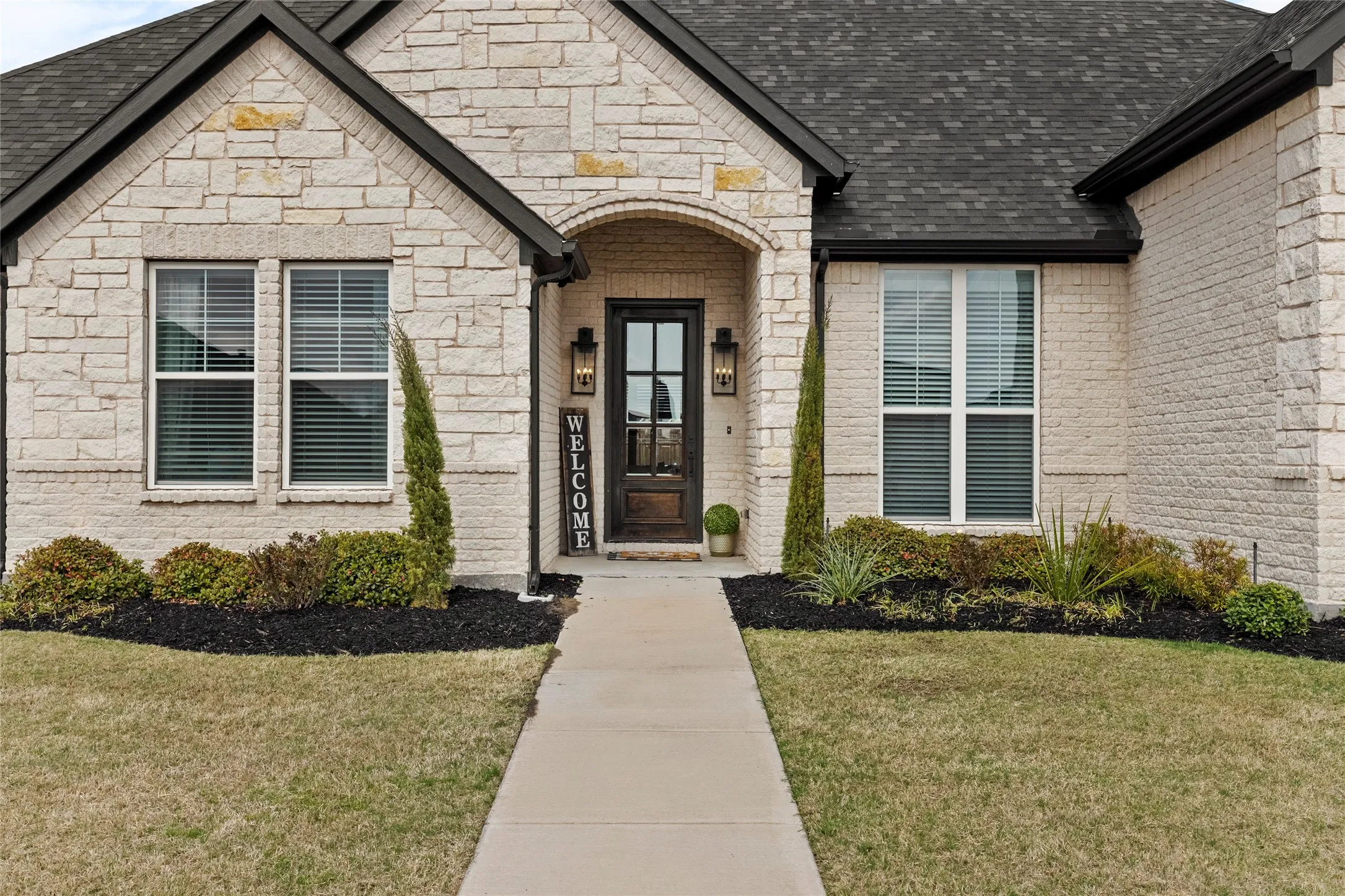 Single Family Residence For Sale in Hunt County , 1022 Todd Street, Caddo Mills, Texas 75135, 4 Bedroom, 4 Bathroom, 2 Garage spaces, 2,764 Sqft, built in 2022, Preowned, mls#21199991, Real Estate Agent in Caddo Mills, Homes For Sale in Hunt county, Homes For Sale in Caddo Mills, Realtor in Caddo Mills Texas, Real Estate Brokerage Independent Realty Texas, Luminita Cordes Realtor